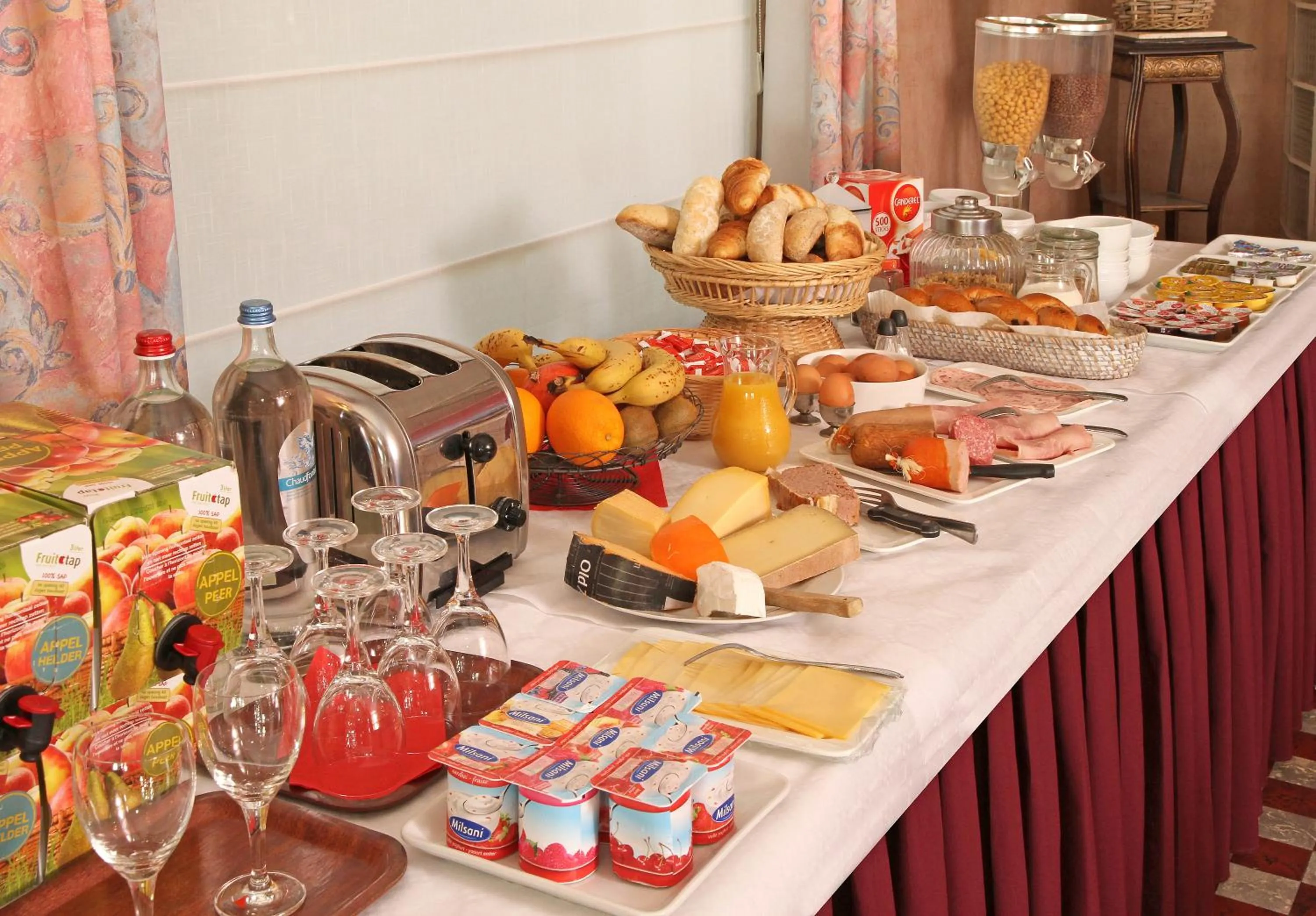 Restaurant/places to eat in Hotel Belvedere