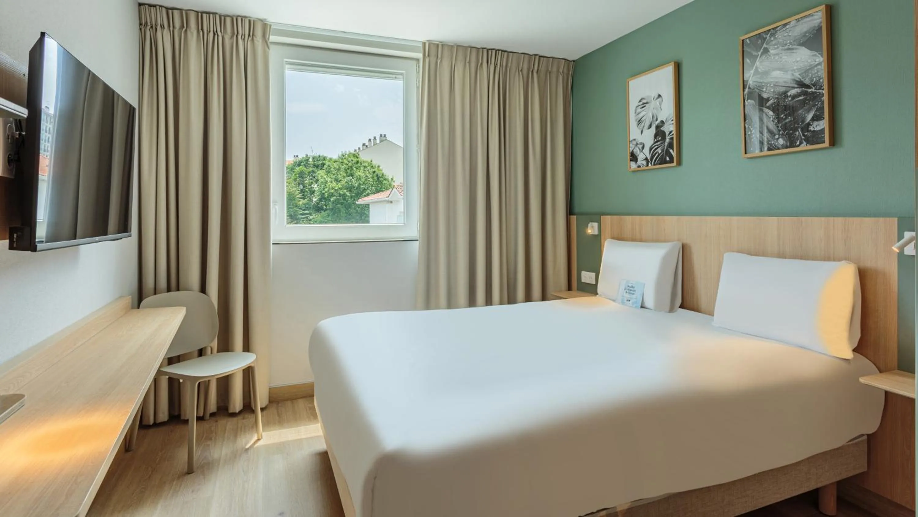 Bed in Kyriad Anglet - Biarritz