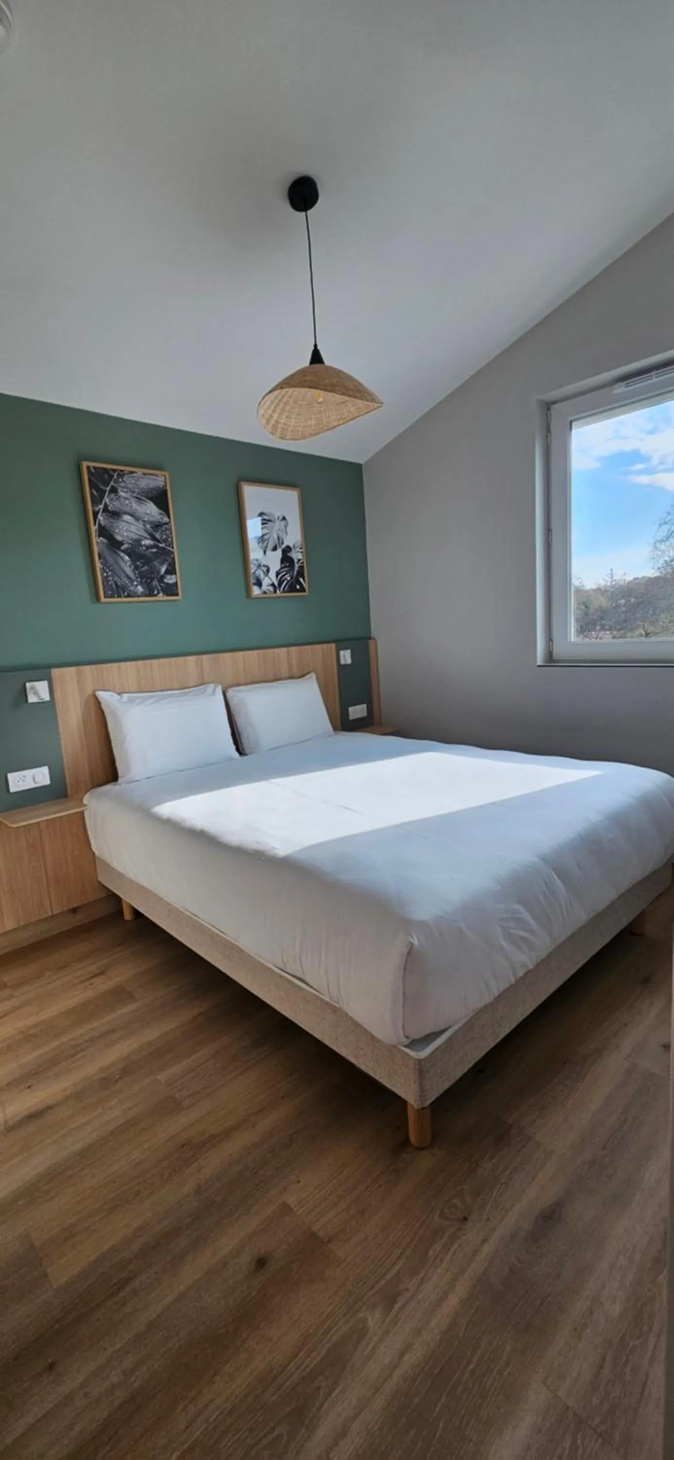 Bedroom, Bed in Kyriad Anglet - Biarritz