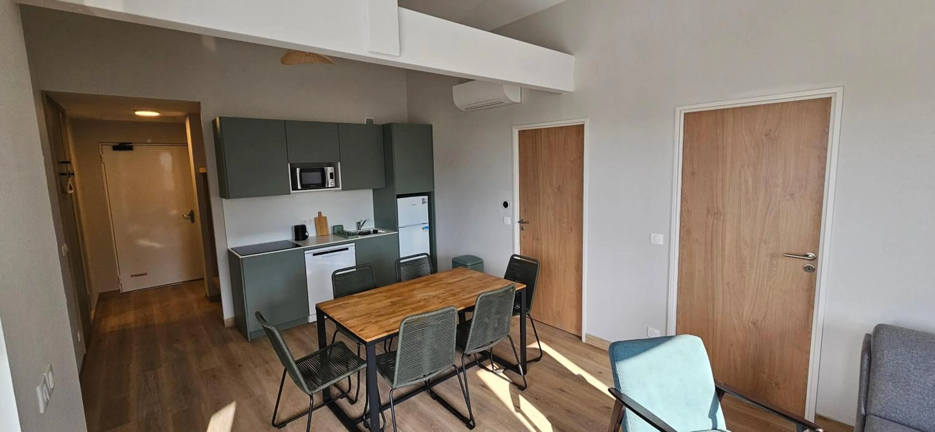 Kitchen or kitchenette in Kyriad Anglet - Biarritz