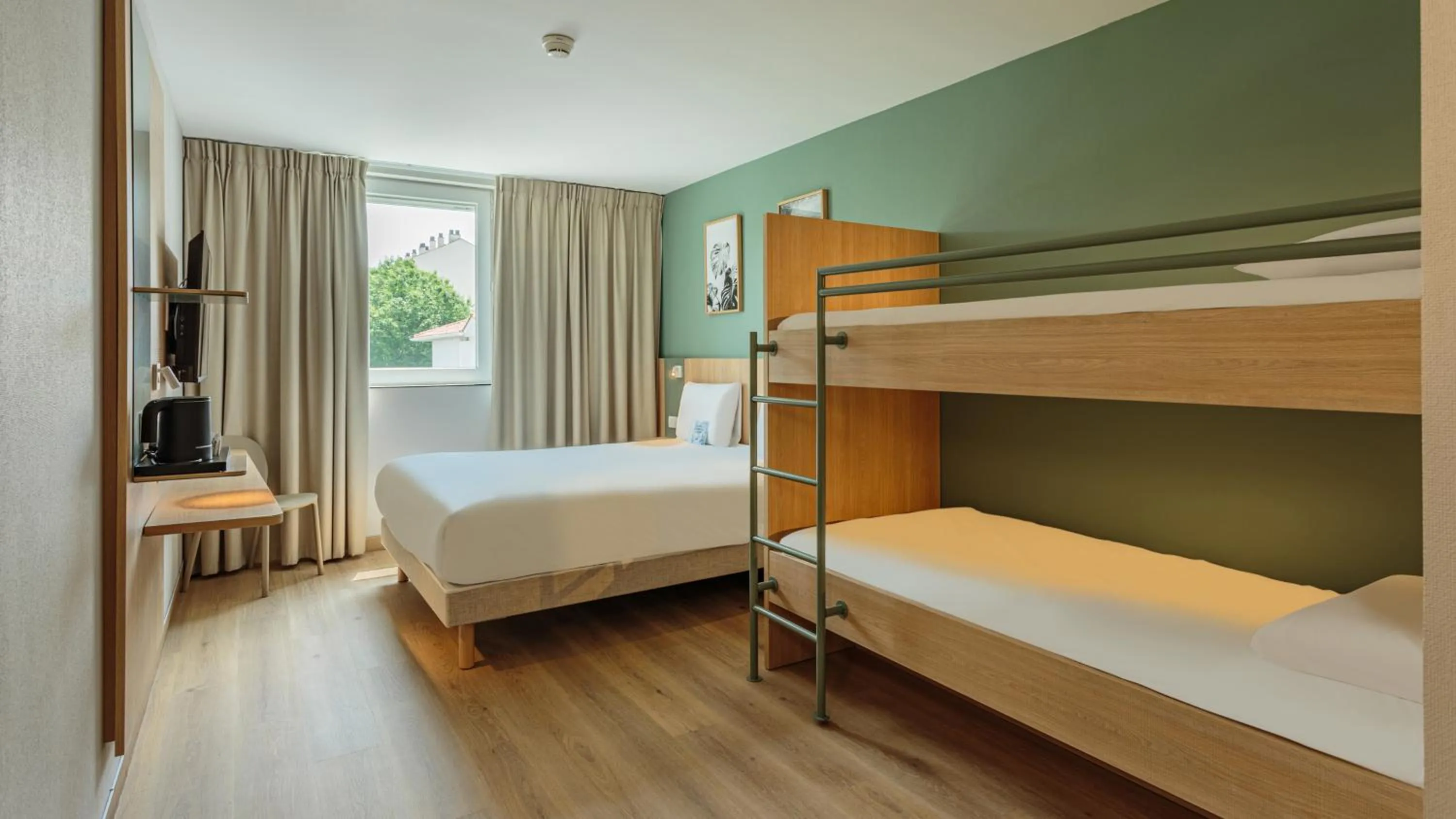 Bed in Kyriad Anglet - Biarritz