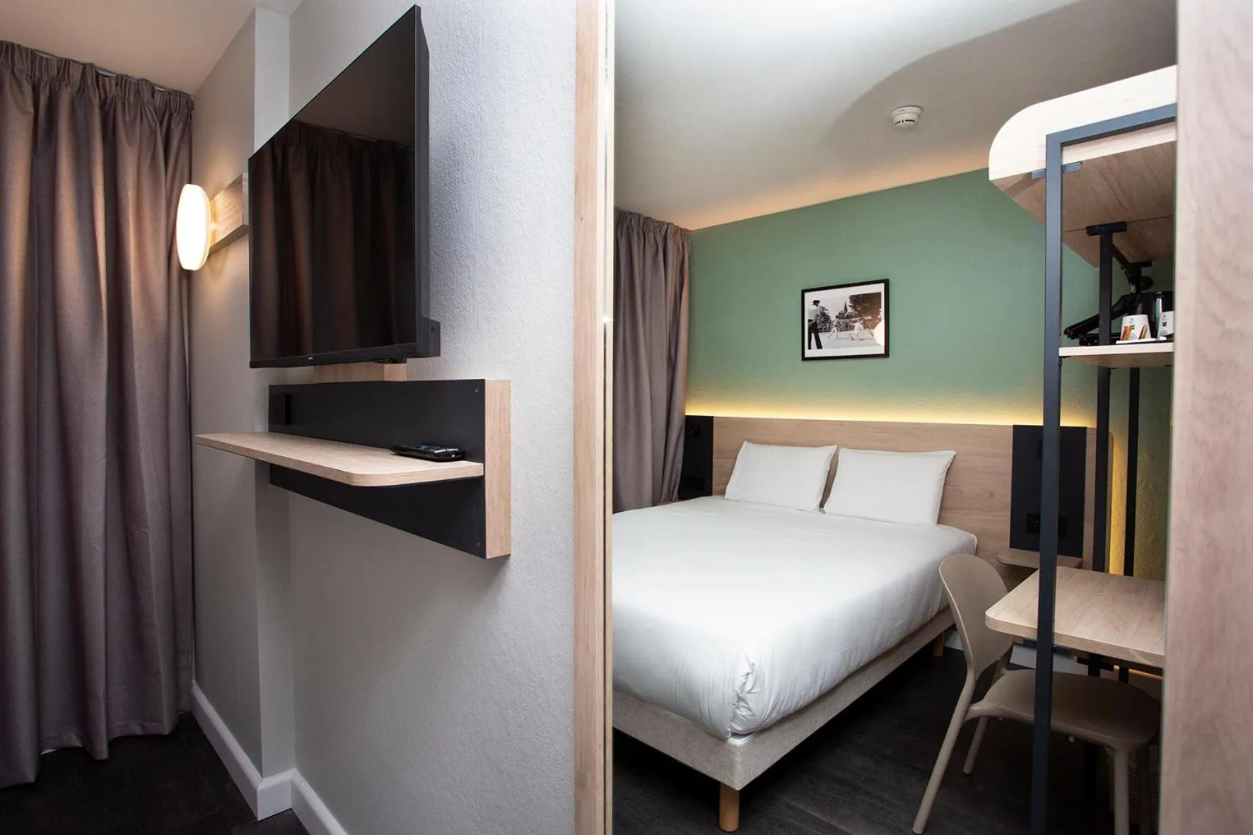 Bedroom, Bed in Kyriad Anglet - Biarritz