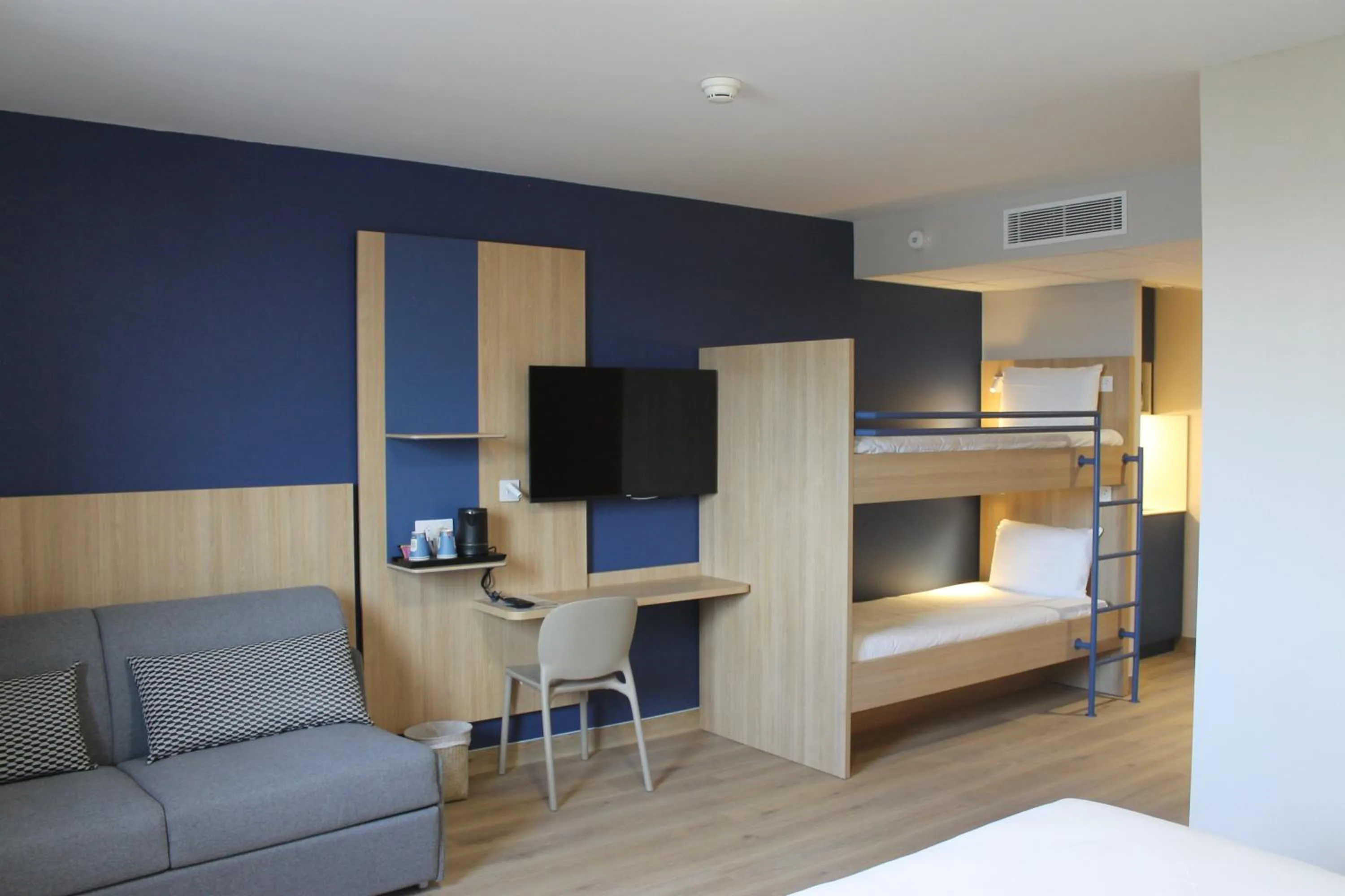 Seating area, Bed in Kyriad Anglet - Biarritz