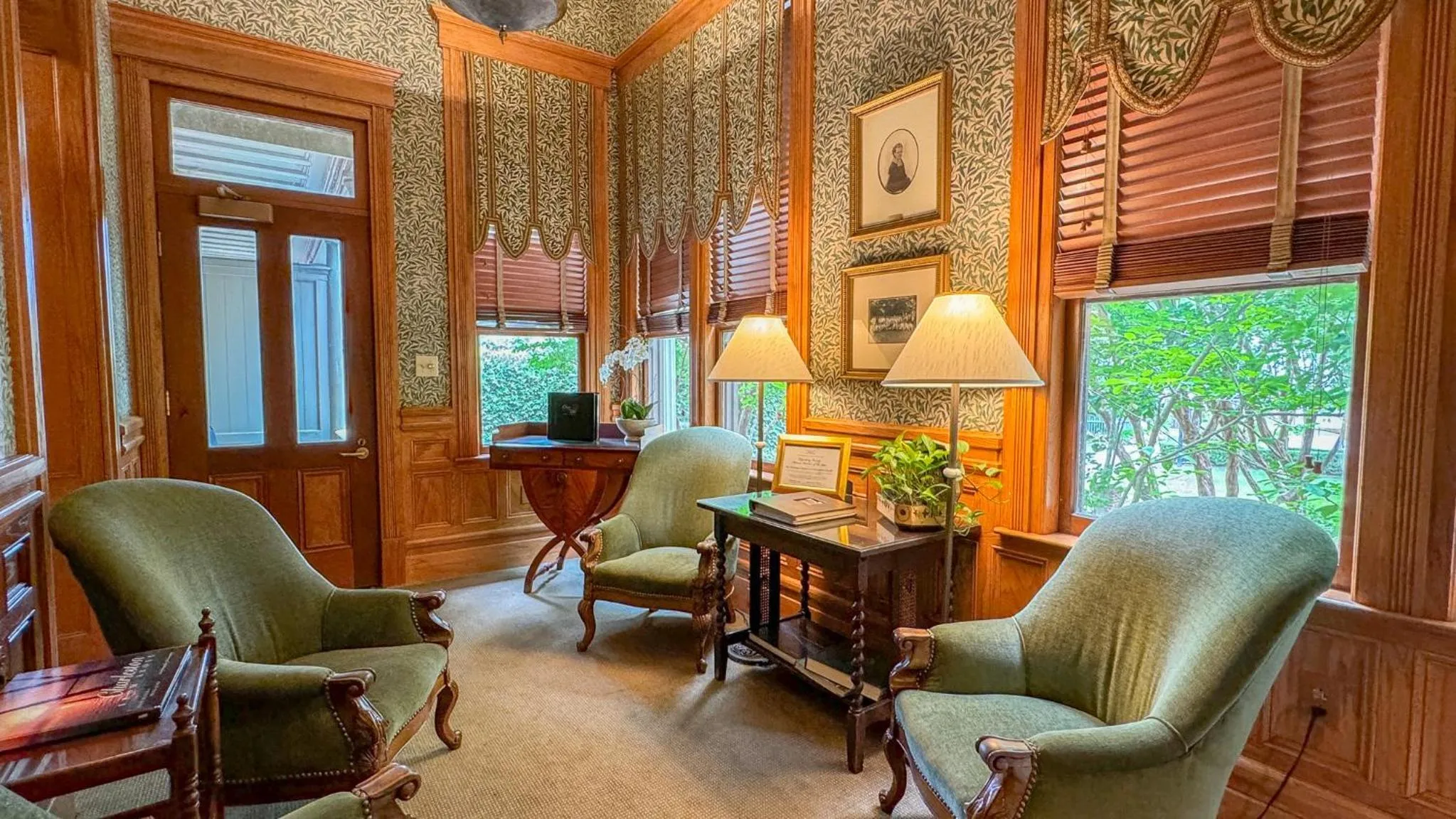 Seating area in Wentworth Mansion