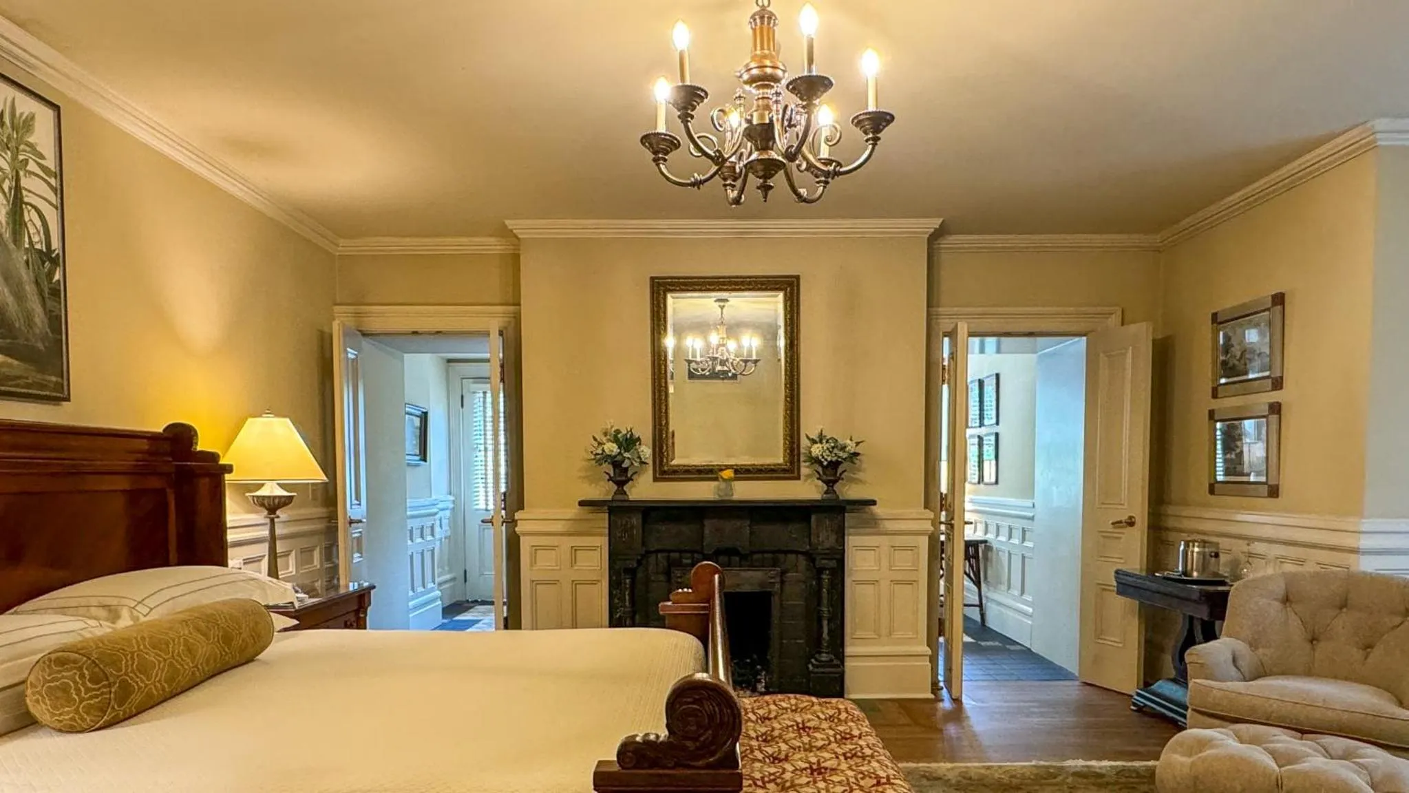 Photo of the whole room in Wentworth Mansion