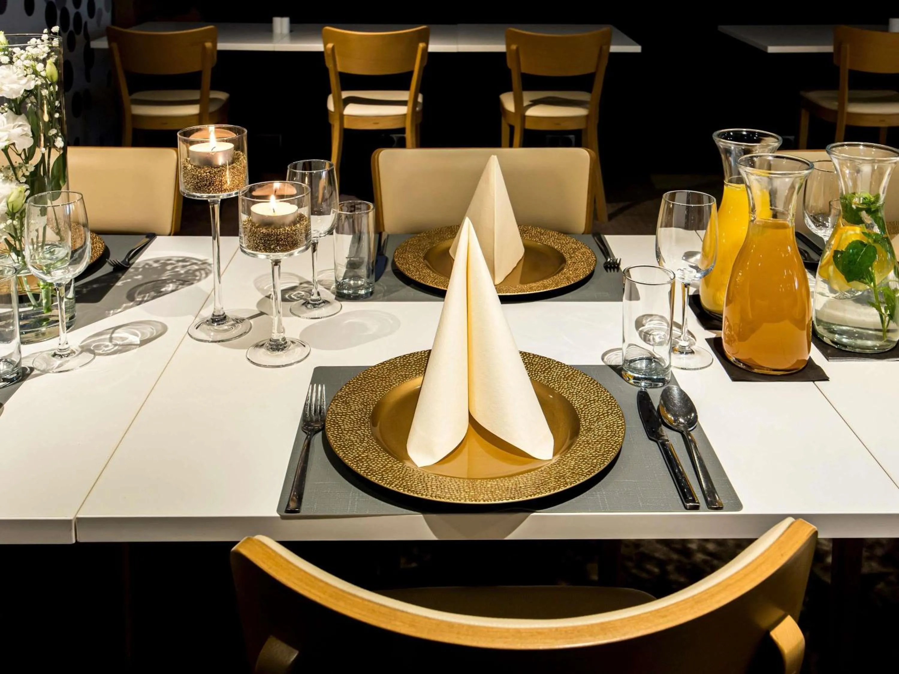 Restaurant/places to eat in Novotel Wrocław Centrum