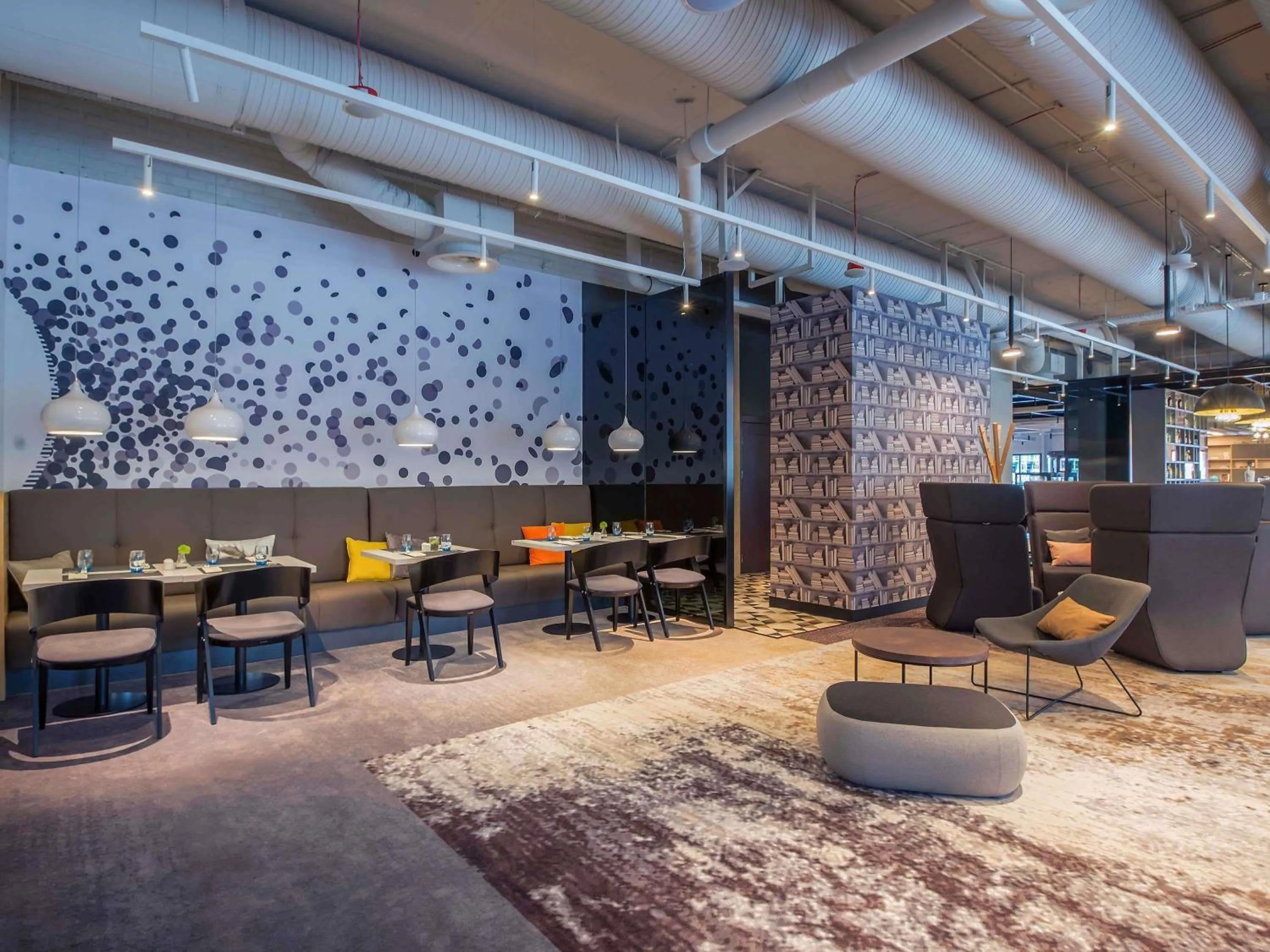 Restaurant/places to eat in Novotel Wrocław Centrum