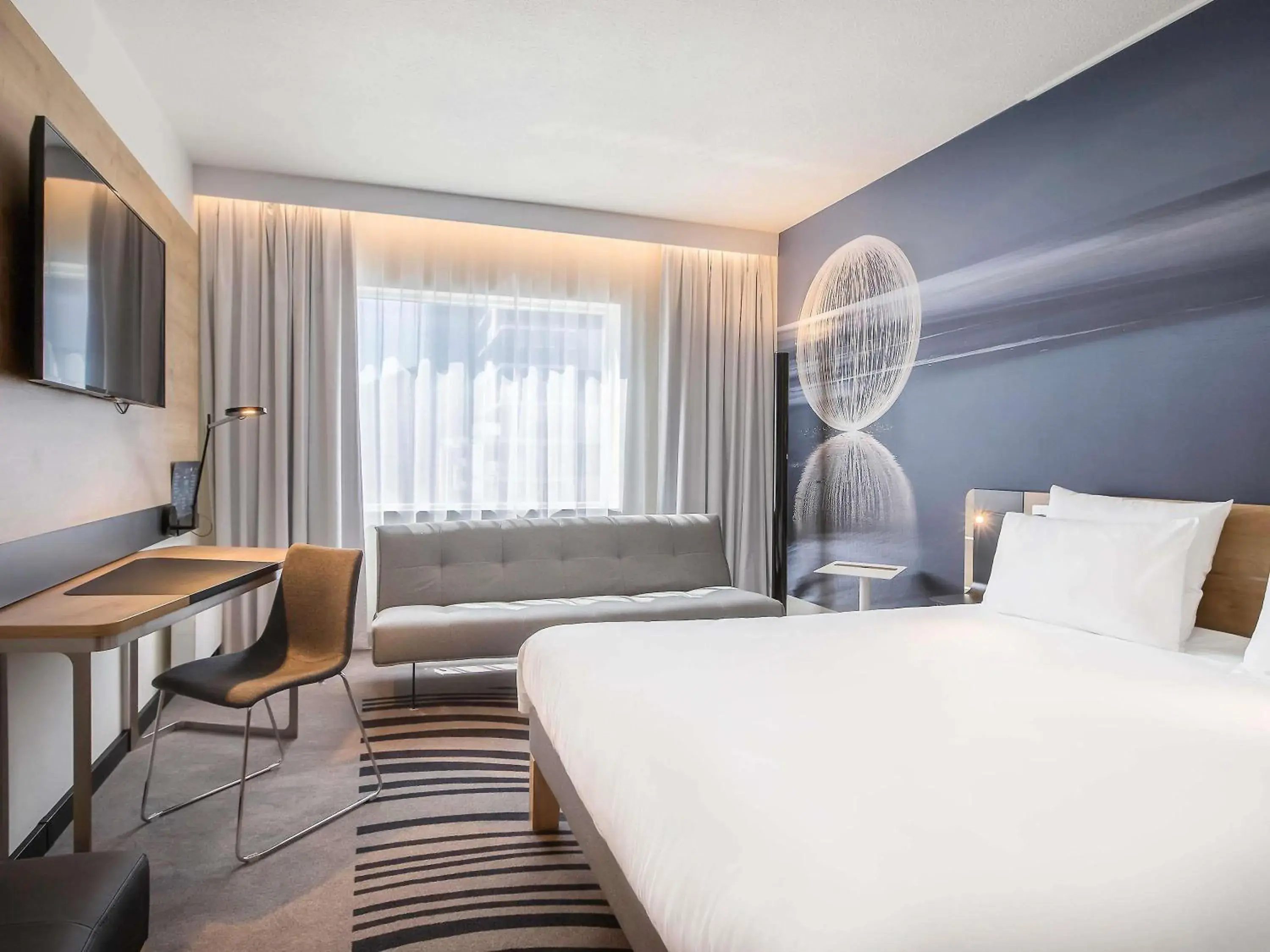 Superior Double Room with Sofa Bed in Novotel Wrocław Centrum Superior Double Room with Sofa Bed in Novotel Wrocław Centrum