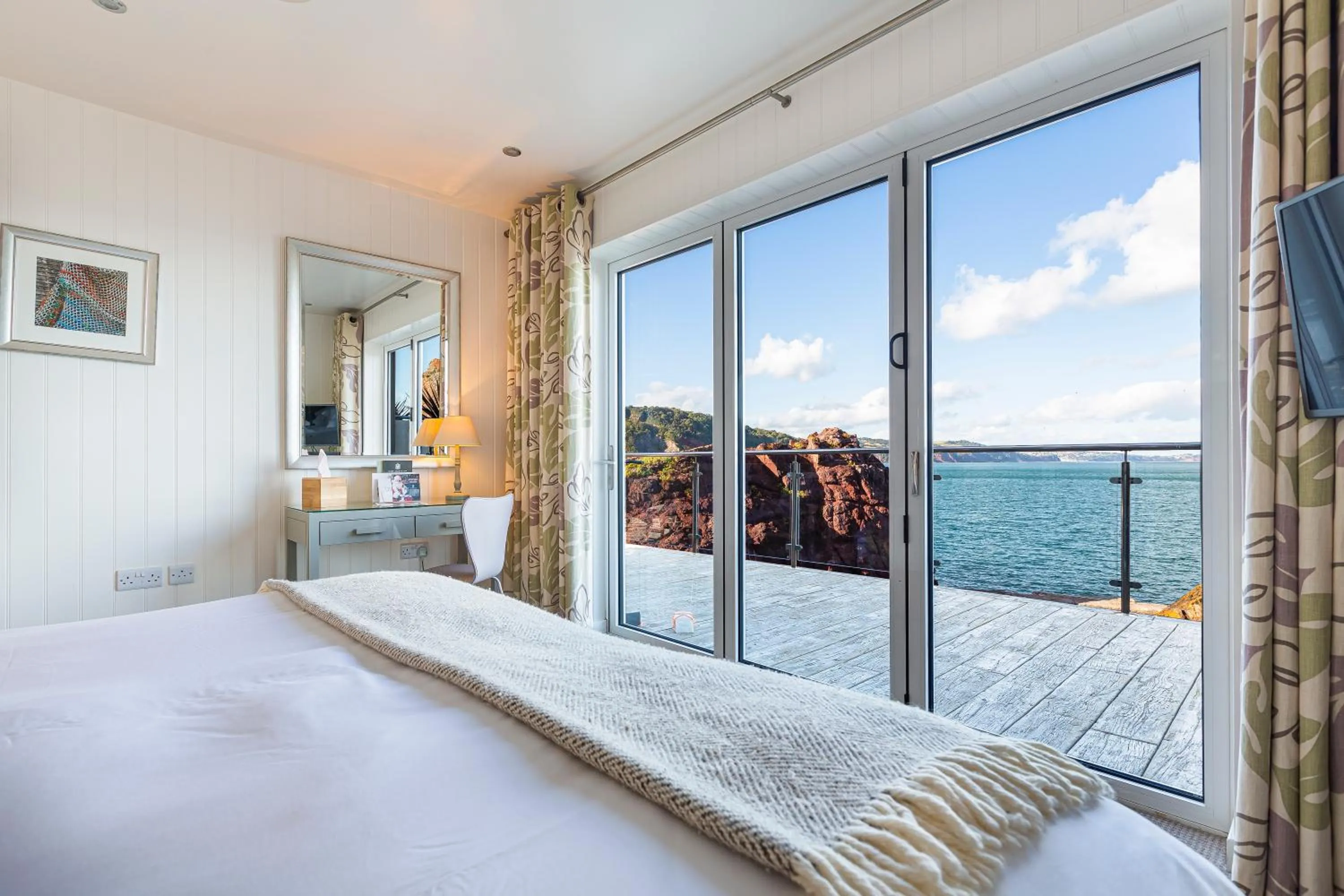 Bed in Cary Arms & Spa