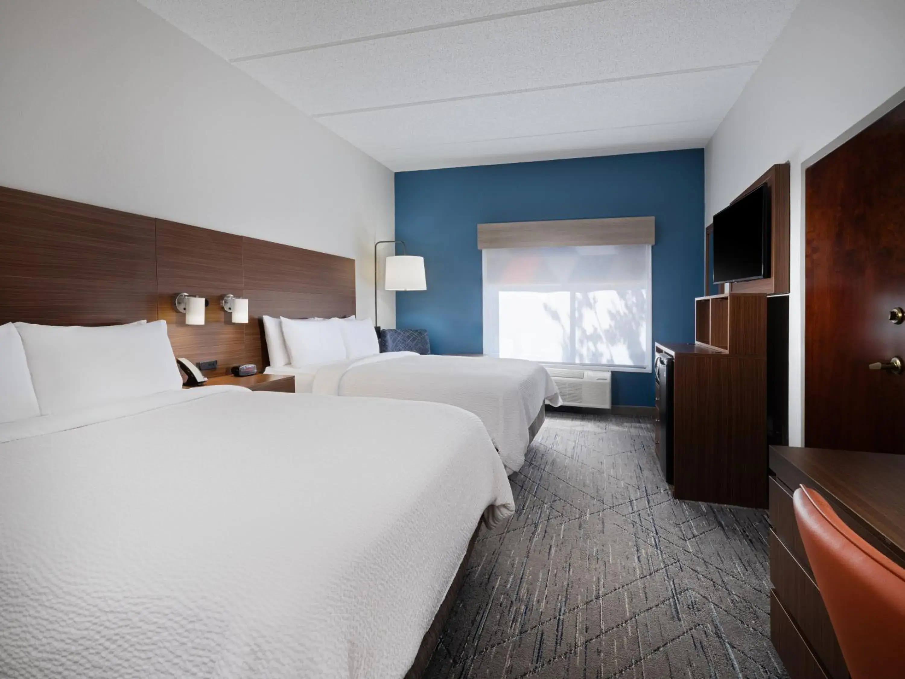 Standard Queen Room with Two Queen Beds and Mobility Accessible Tub in Holiday Inn Express & Suites Augusta West - Ft Gordon Area by IHG Standard Queen Room with Two Queen Beds and Mobility Accessible Tub in Holiday Inn Express & Suites Augusta West - Ft Gordon Area by IHG