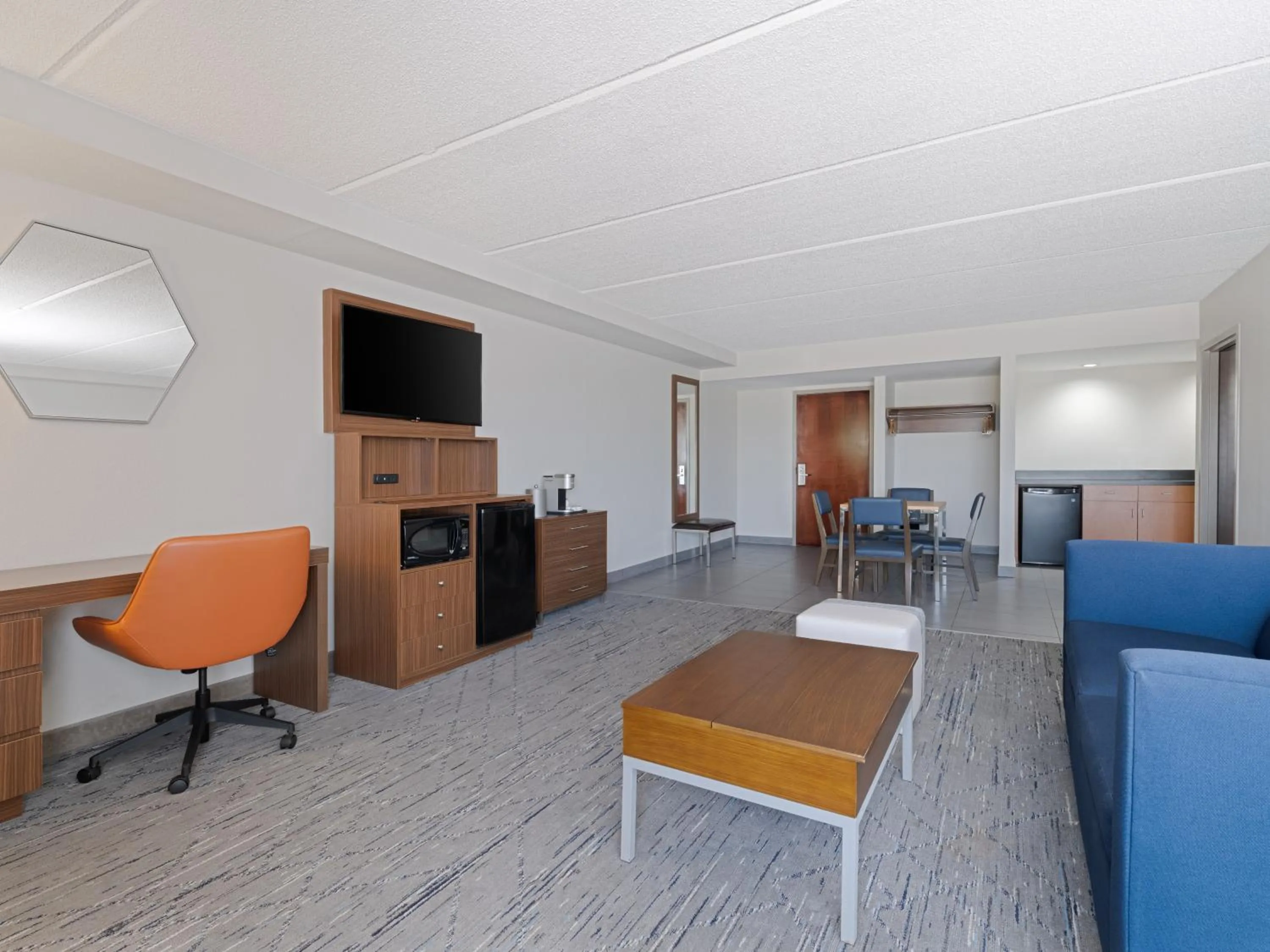 TV and multimedia in Holiday Inn Express & Suites Augusta West - Ft Gordon Area by IHG