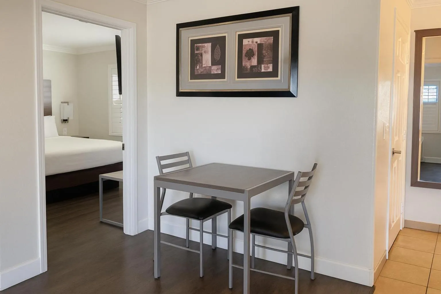 Seating area, Bed in El Castell Motel