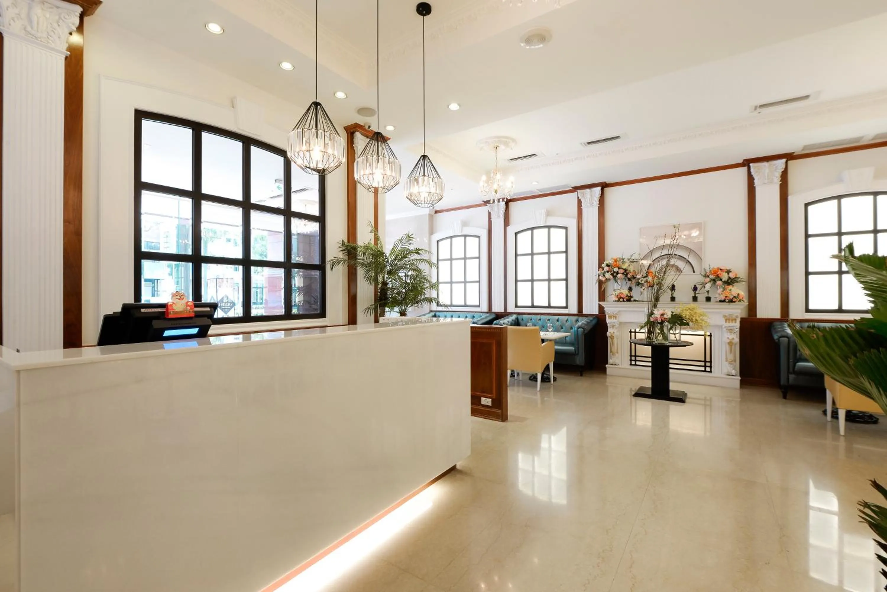 Restaurant/places to eat in Hotel Sunshine