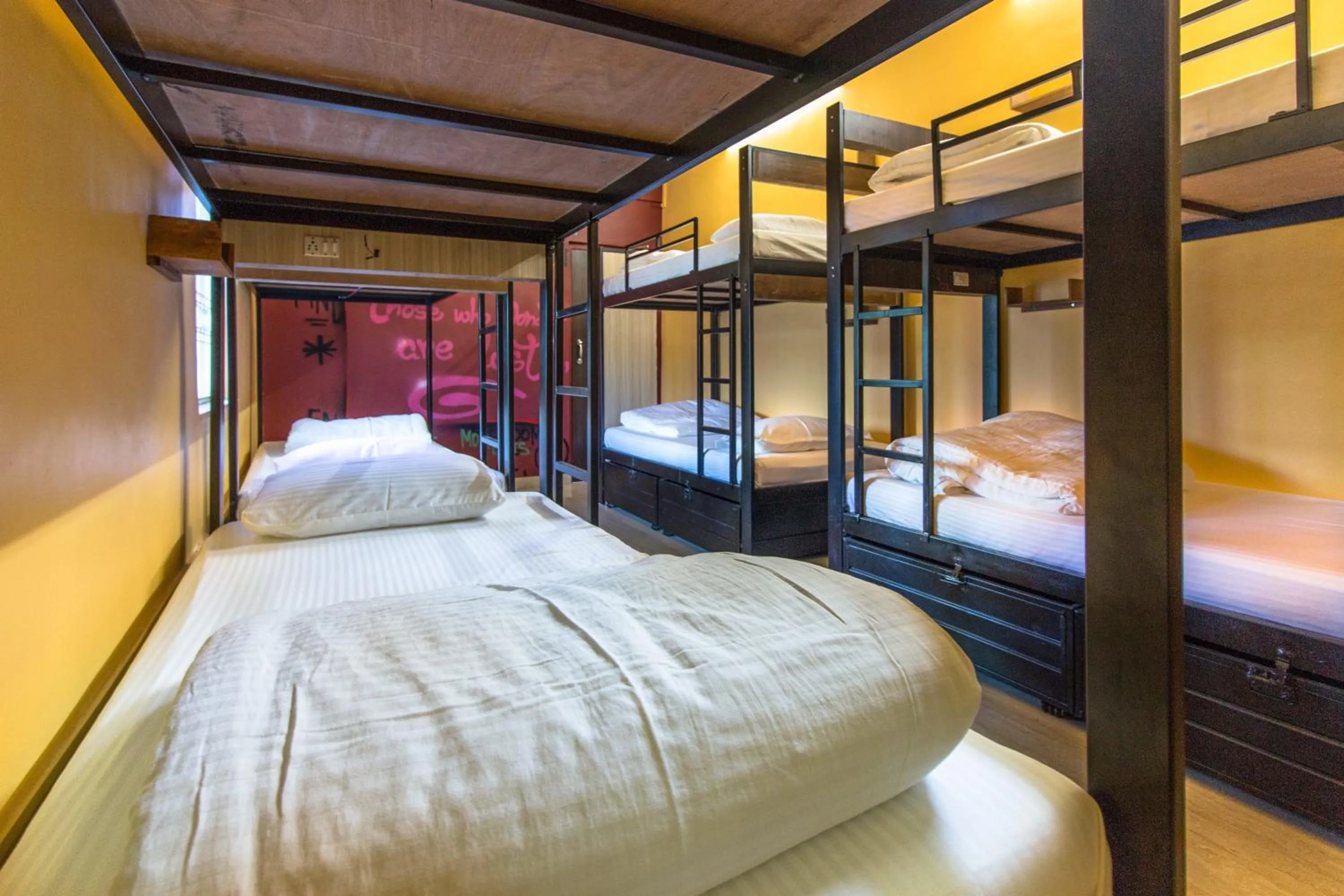 Photo of the whole room, Bed in Backpackers Villa Mumbai