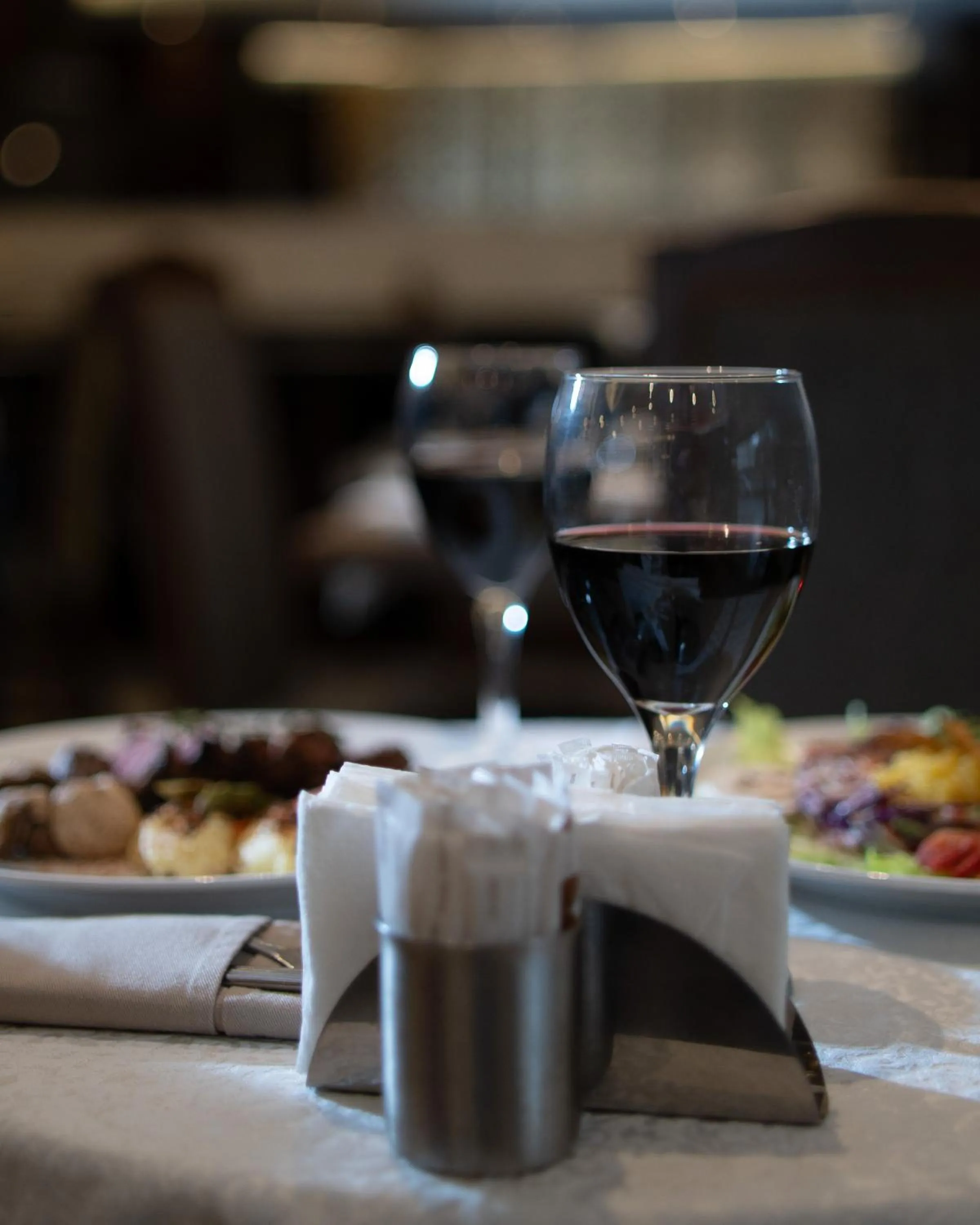 Restaurant/places to eat in The Parisian Hotel