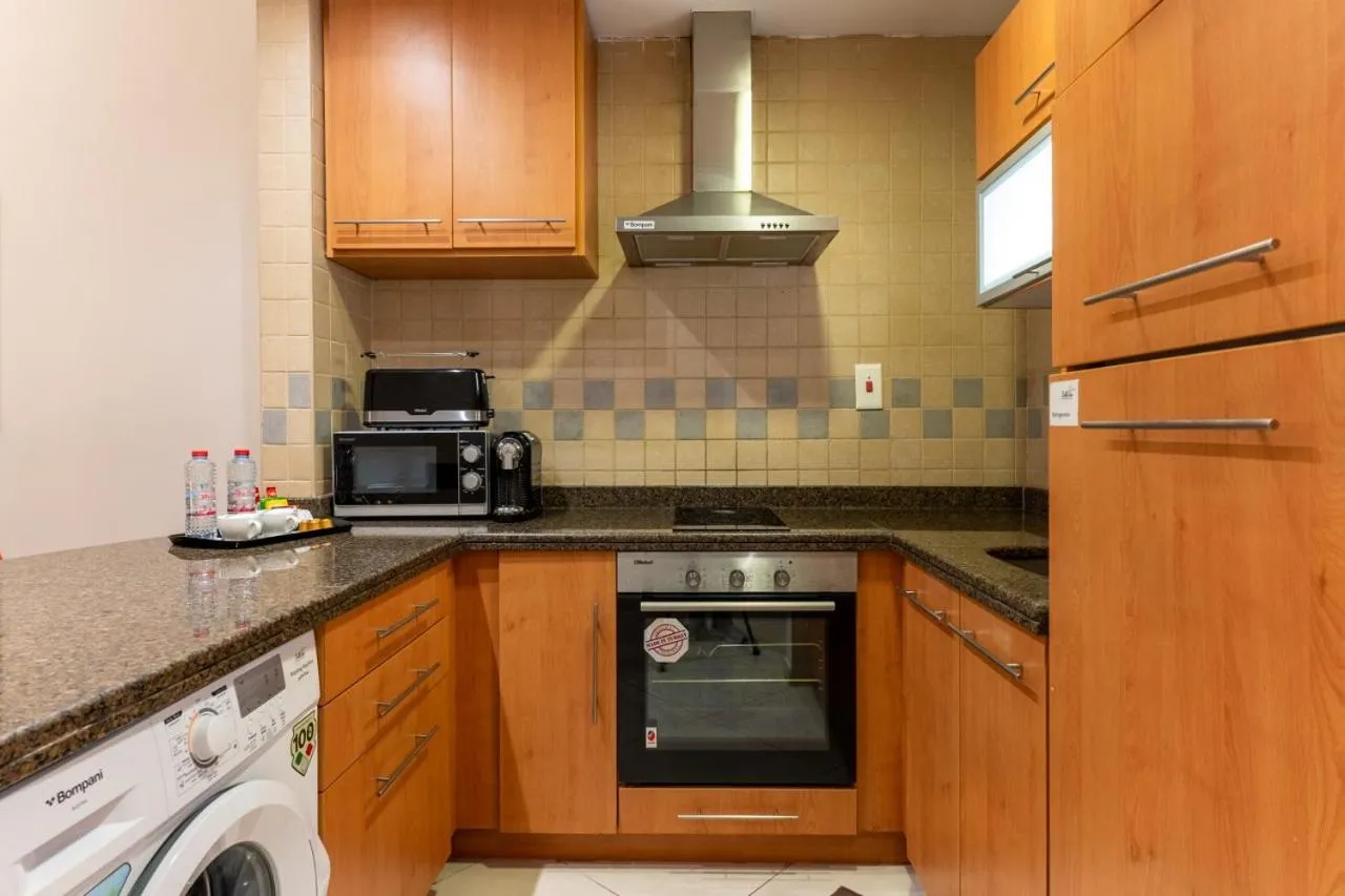 Kitchen or kitchenette in Grand Bellevue Hotel Apartment Dubai