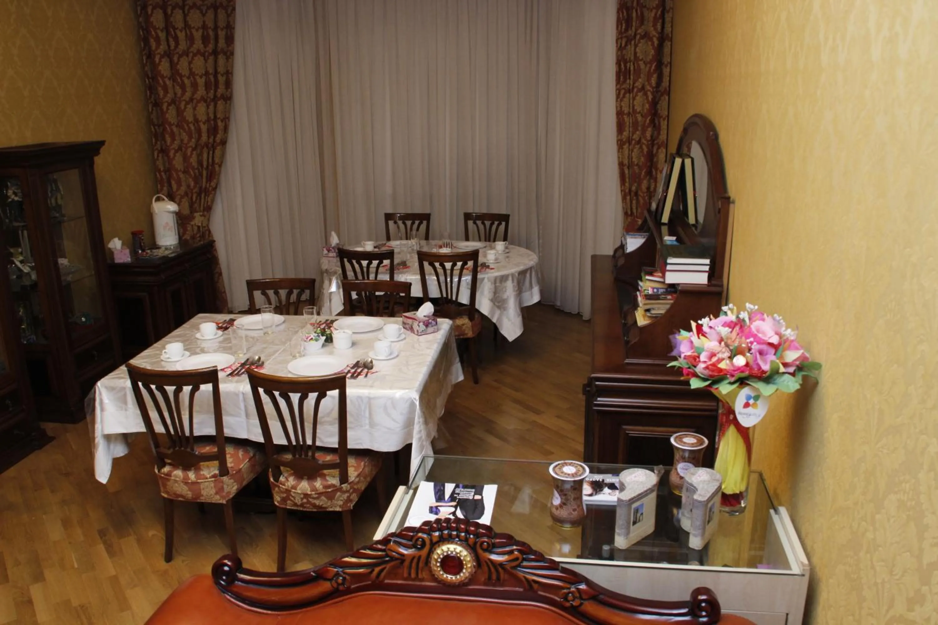 Communal lounge/ TV room in Baku Butik Mini-Hotel