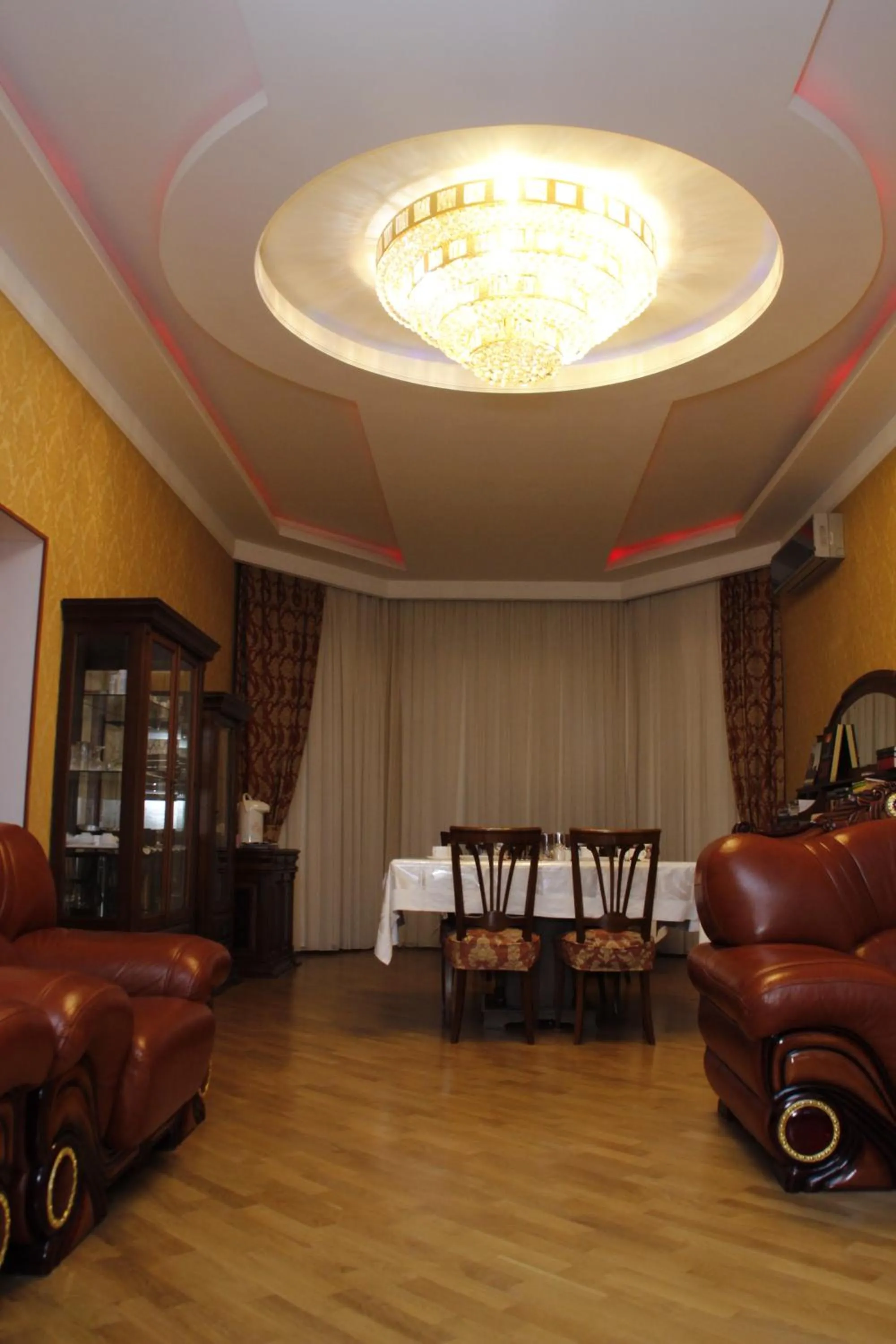 Communal lounge/ TV room in Baku Butik Mini-Hotel