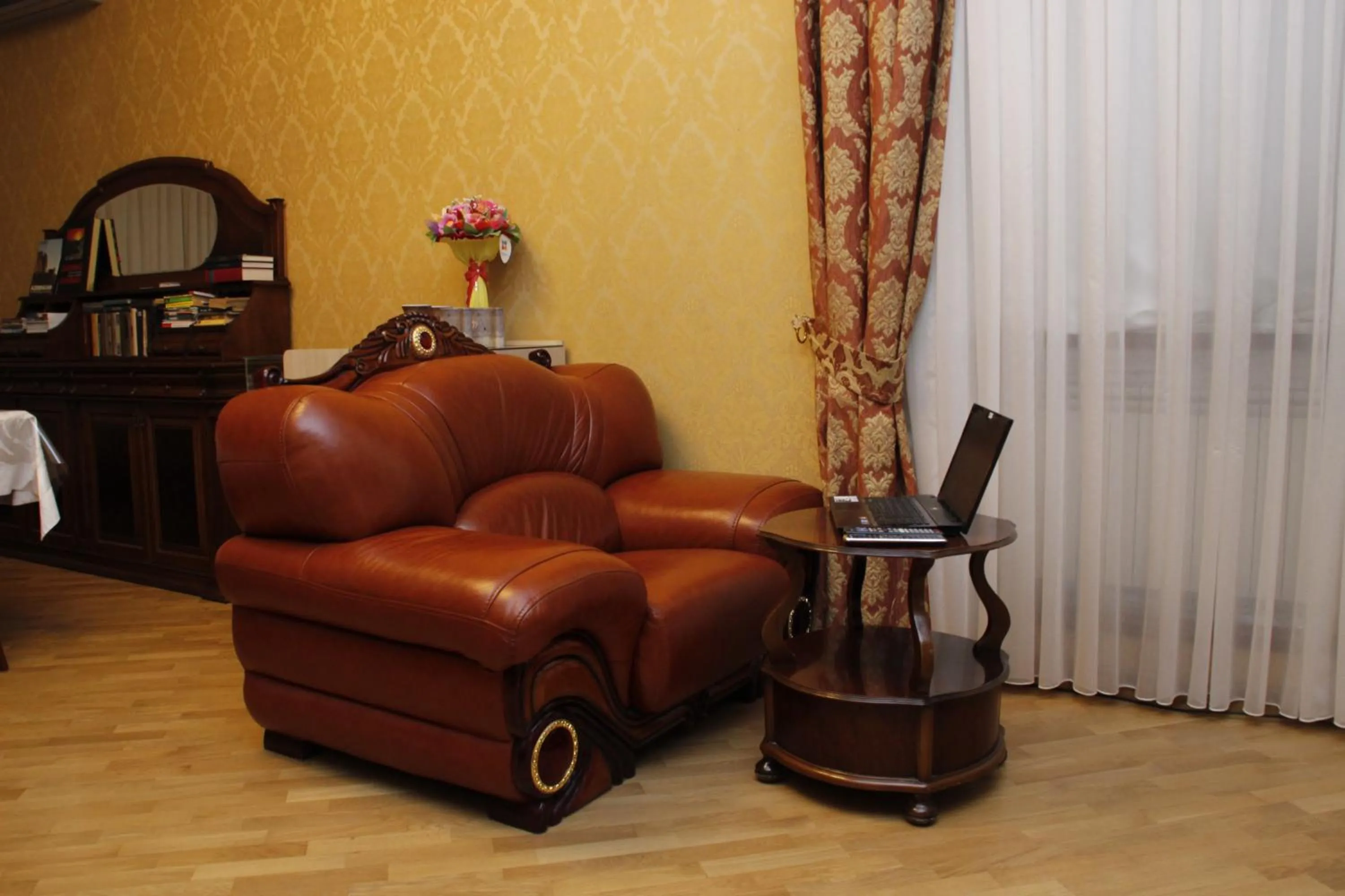Communal lounge/ TV room in Baku Butik Mini-Hotel