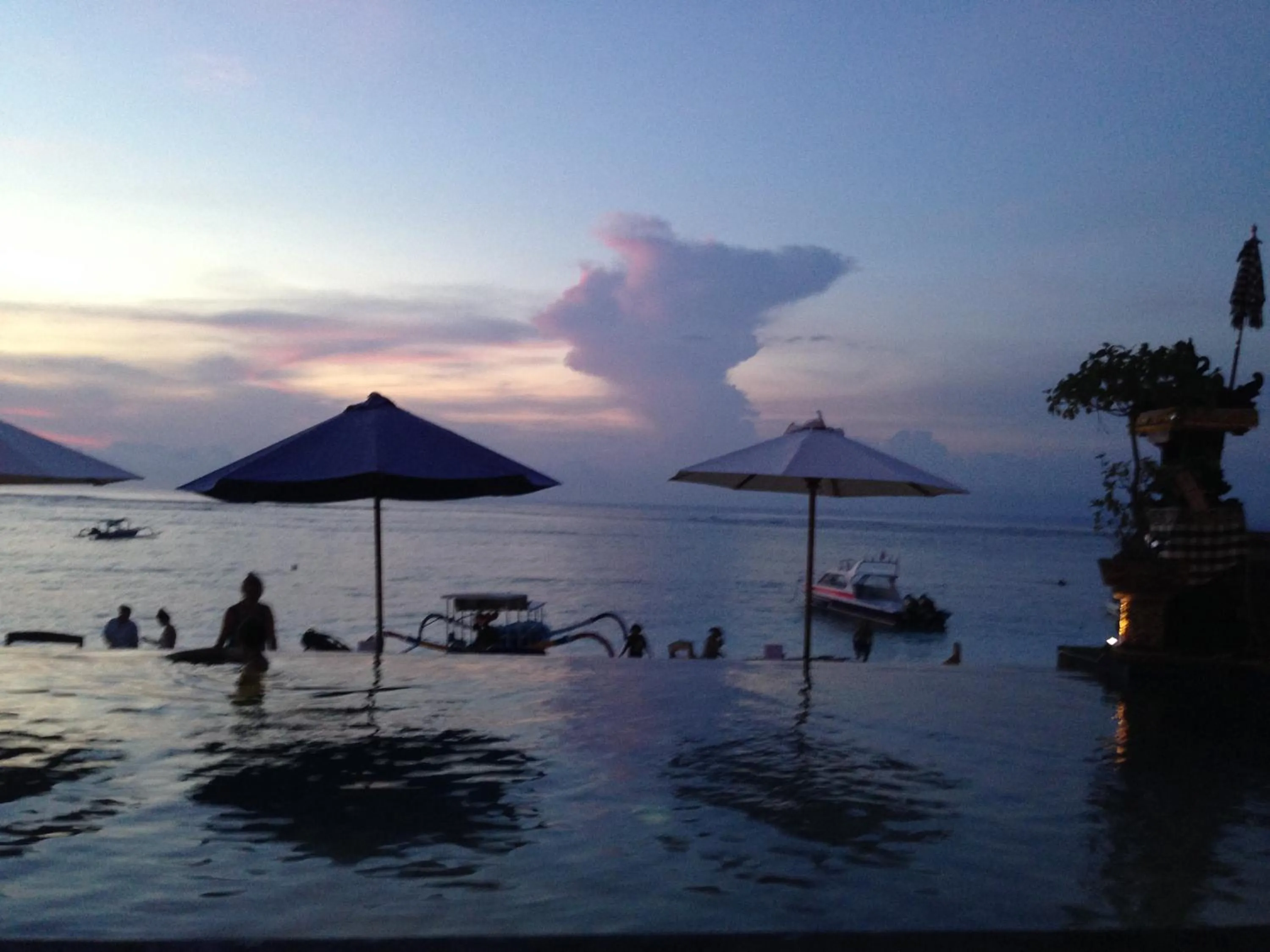 Swimming pool in Linda Beach Hotel