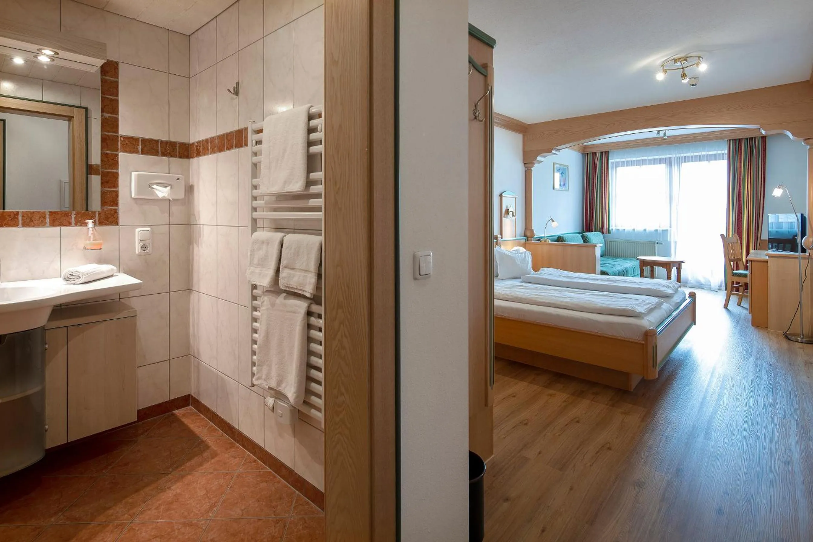 Bathroom, Bed in Hotel Gasthof Obermair