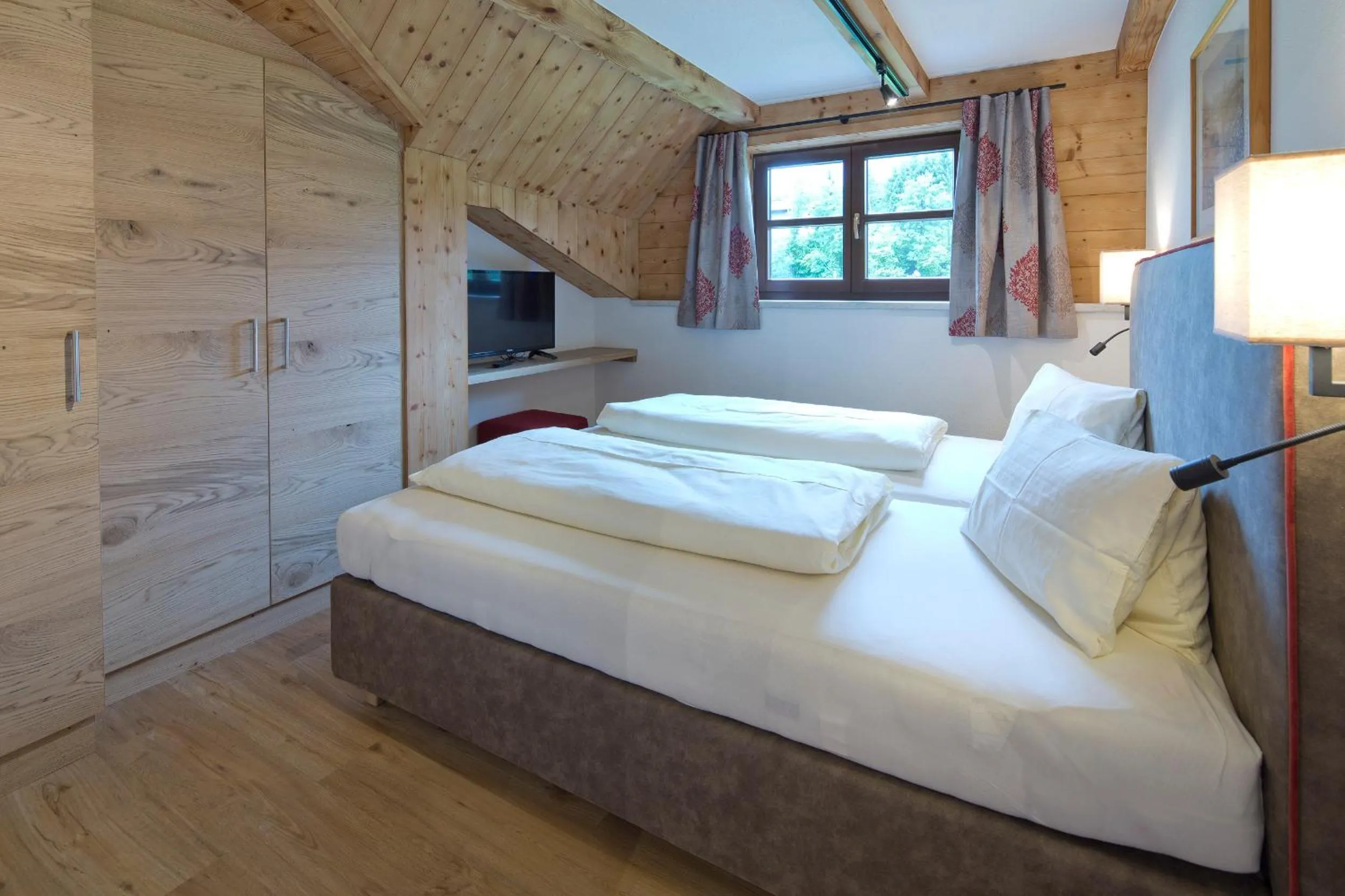 Photo of the whole room, Bed in Hotel Gasthof Obermair