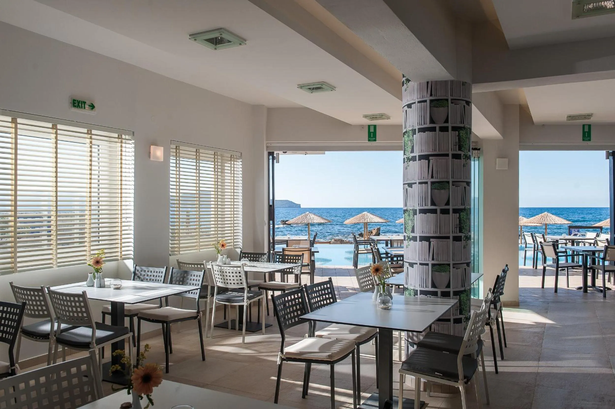 Restaurant/places to eat in Corinna Mare