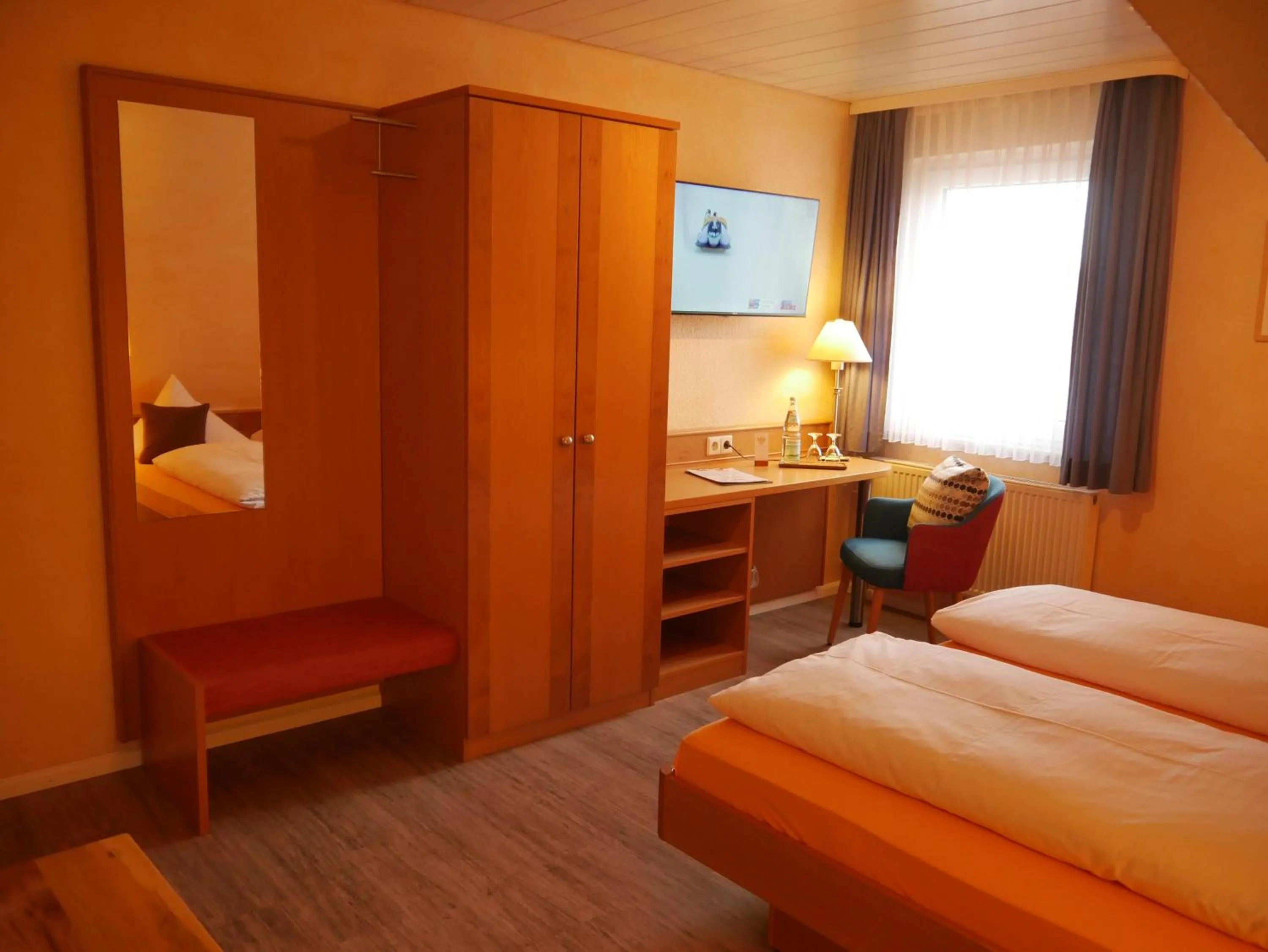 TV and multimedia, Bed in Hotel-Restaurant Gasthof Adler