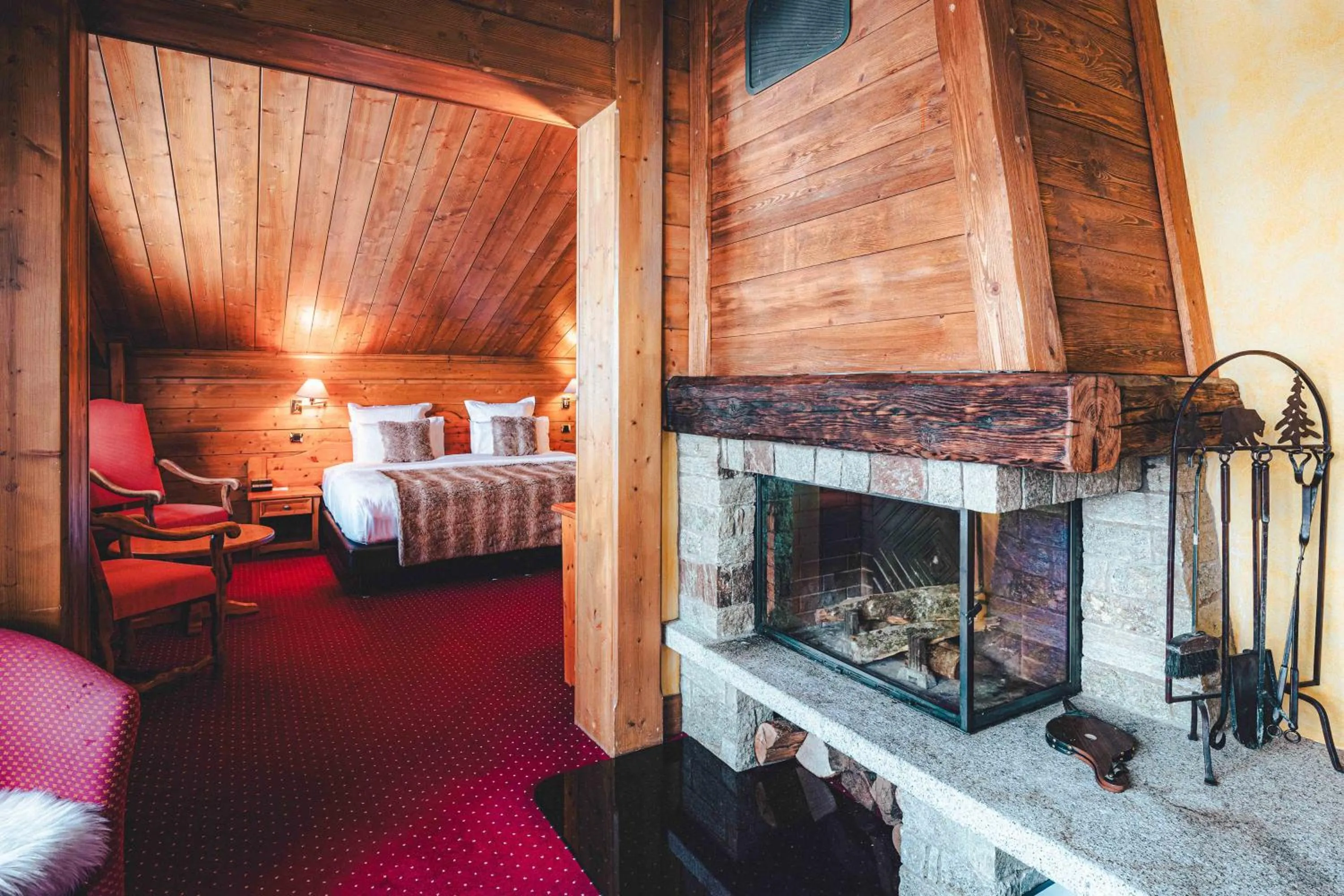 Living room, Bed in Hotel Mont Vallon