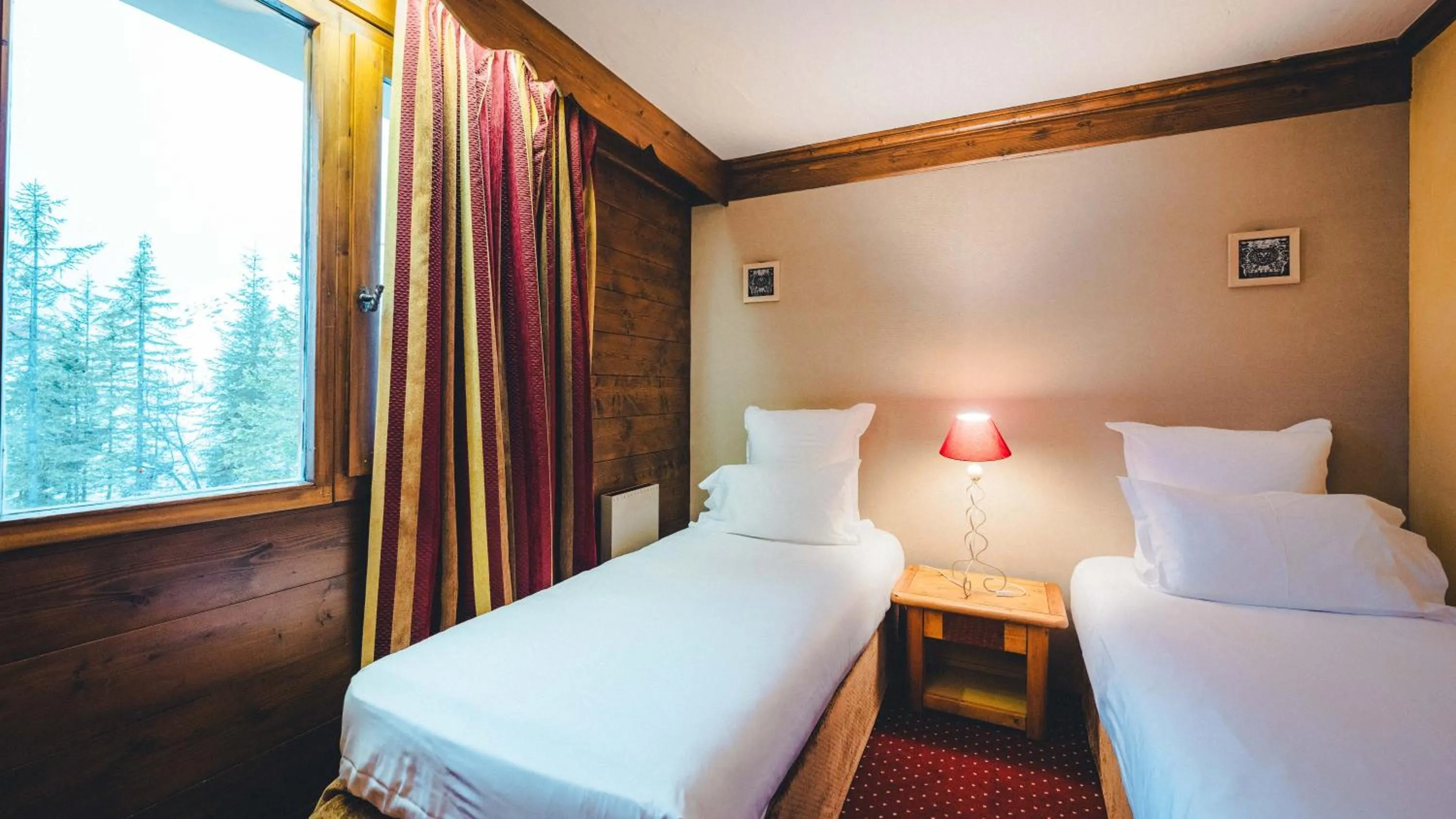 Bedroom, Bed in Hotel Mont Vallon