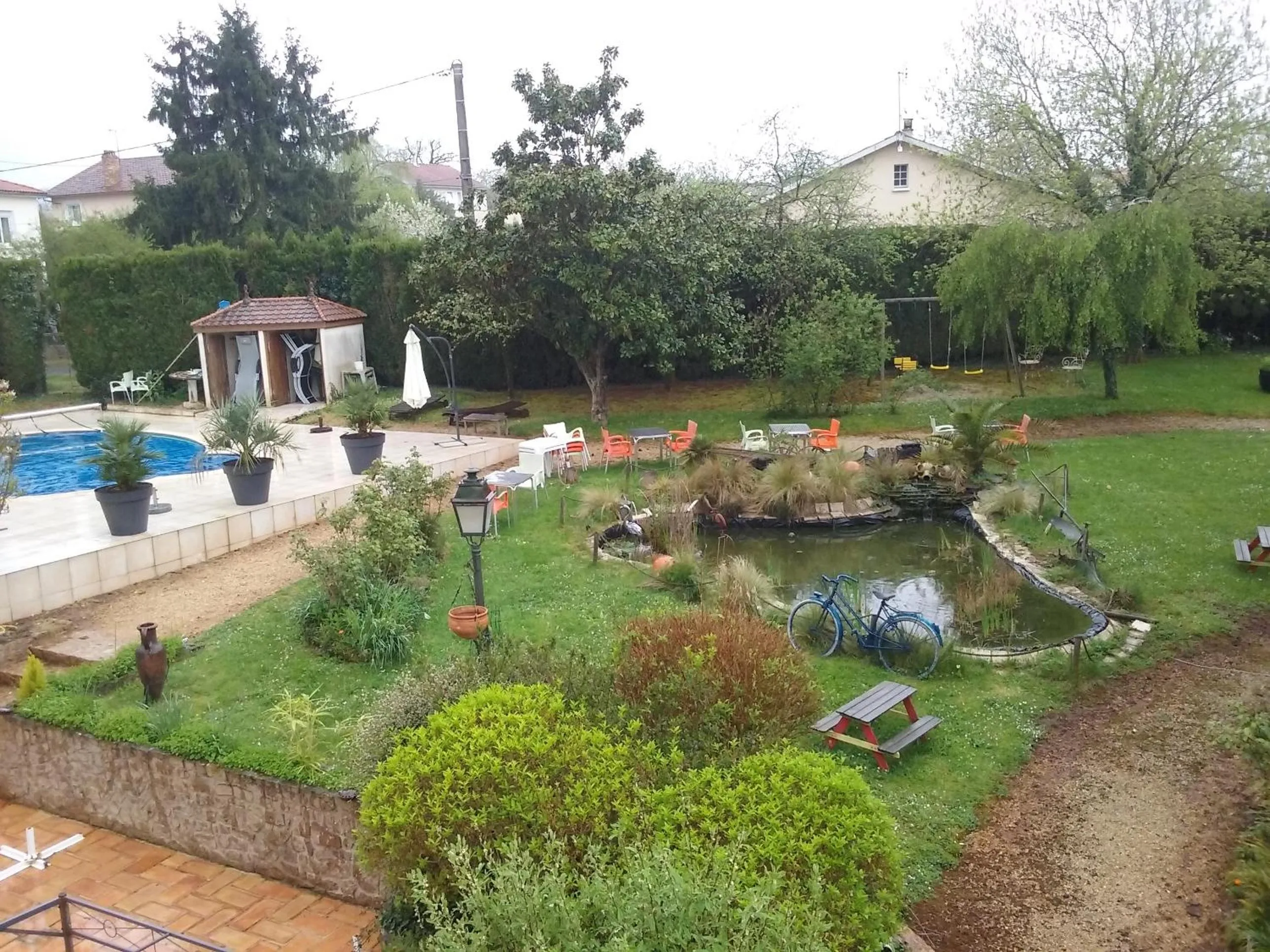 Garden view in Hotel du Commerce Chez Stéphane