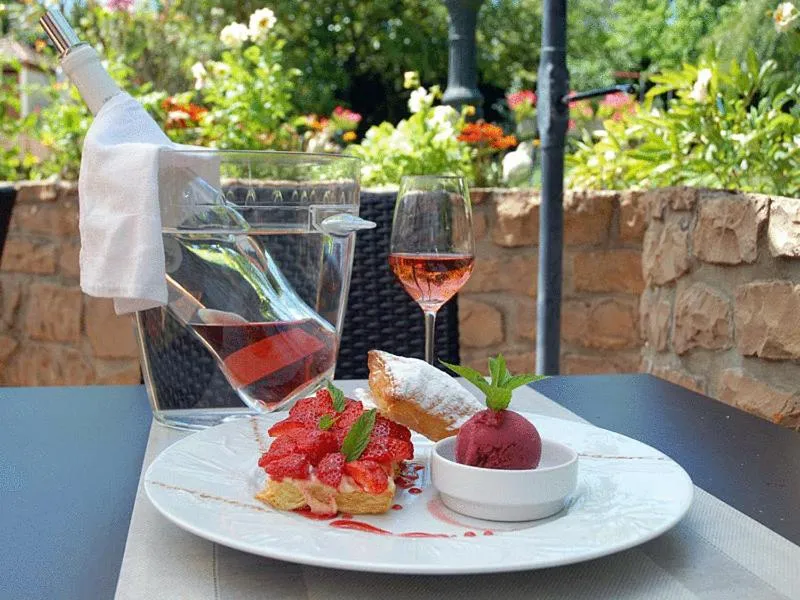 Lunch in Hotel du Commerce Chez Stéphane