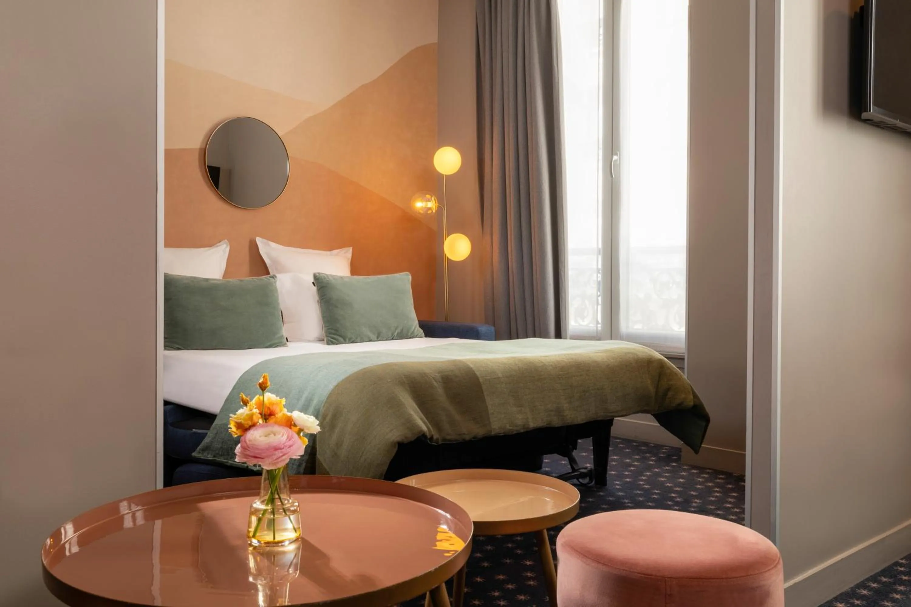 Bedroom, Bed in Hôtel Maxim Folies