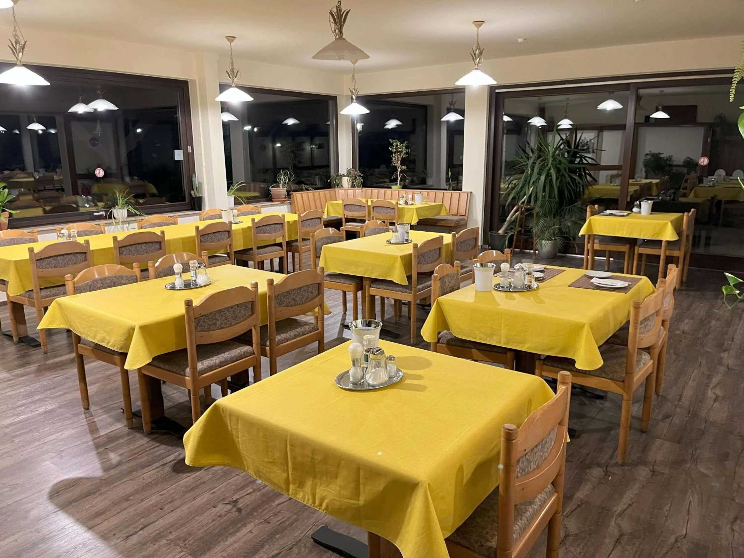 Breakfast in Hotel am Steinertsee - Kassel-Ost