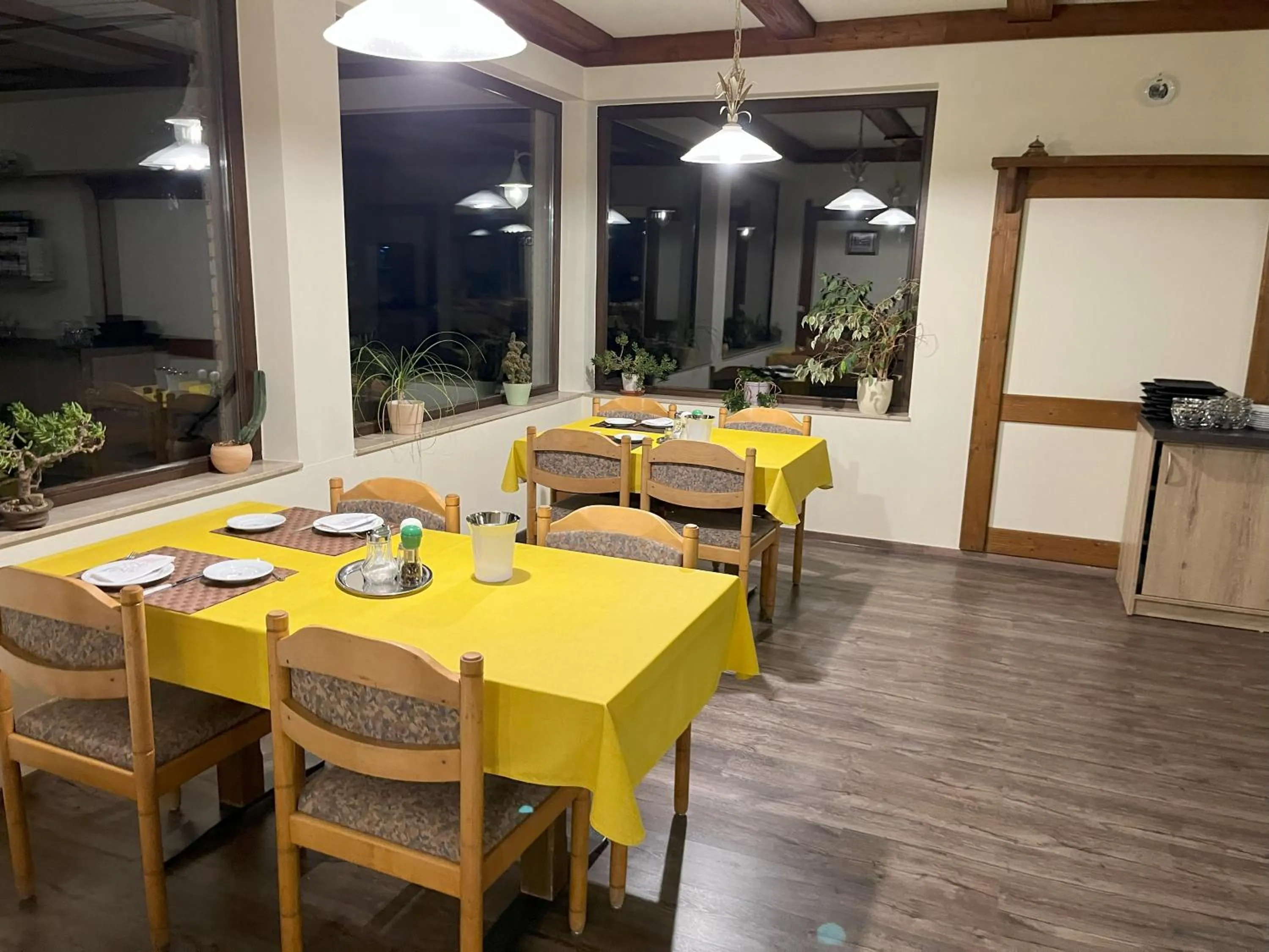 Breakfast in Hotel am Steinertsee - Kassel-Ost