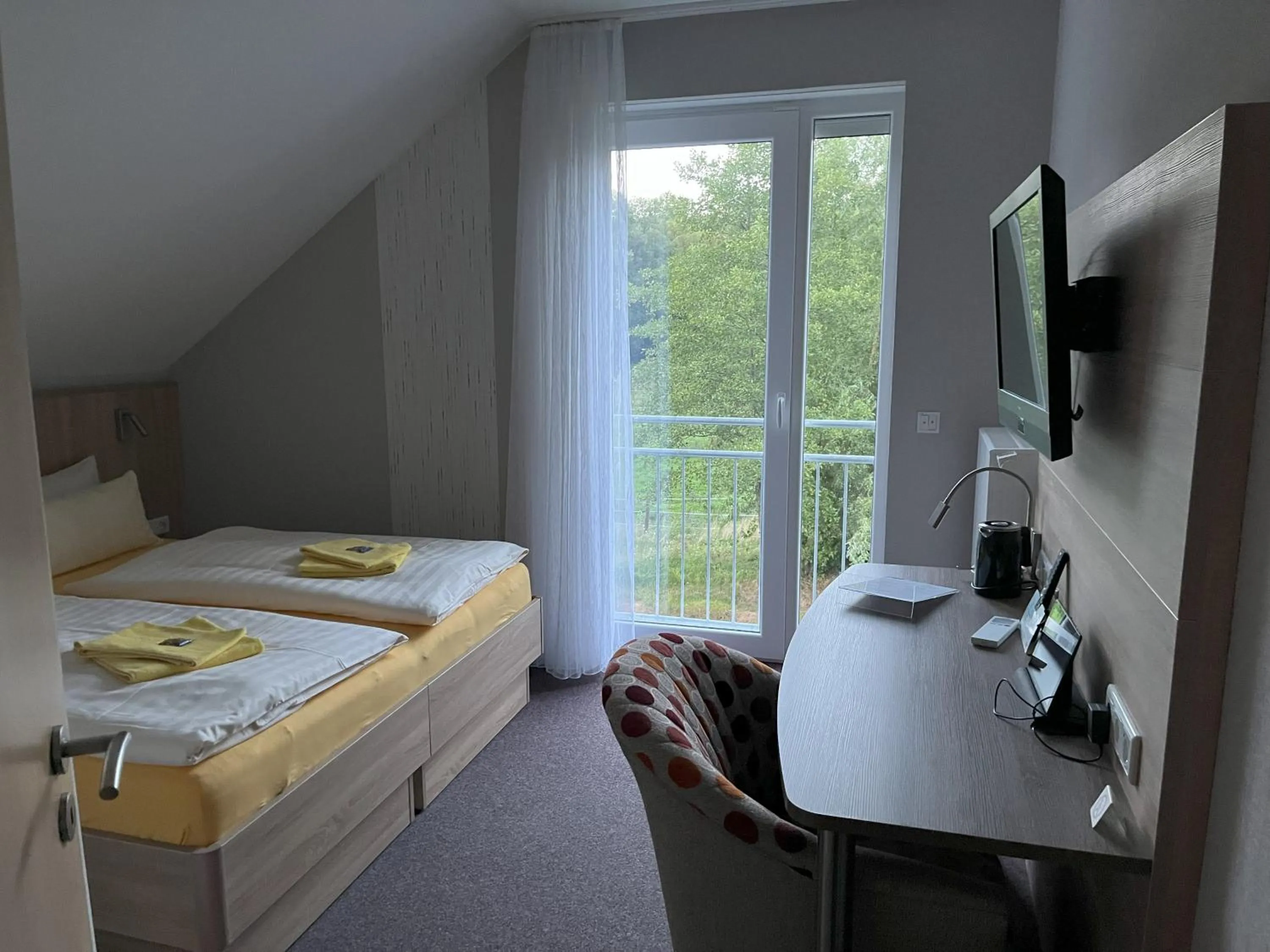 Small Double Room in Hotel am Steinertsee - Kassel-Ost