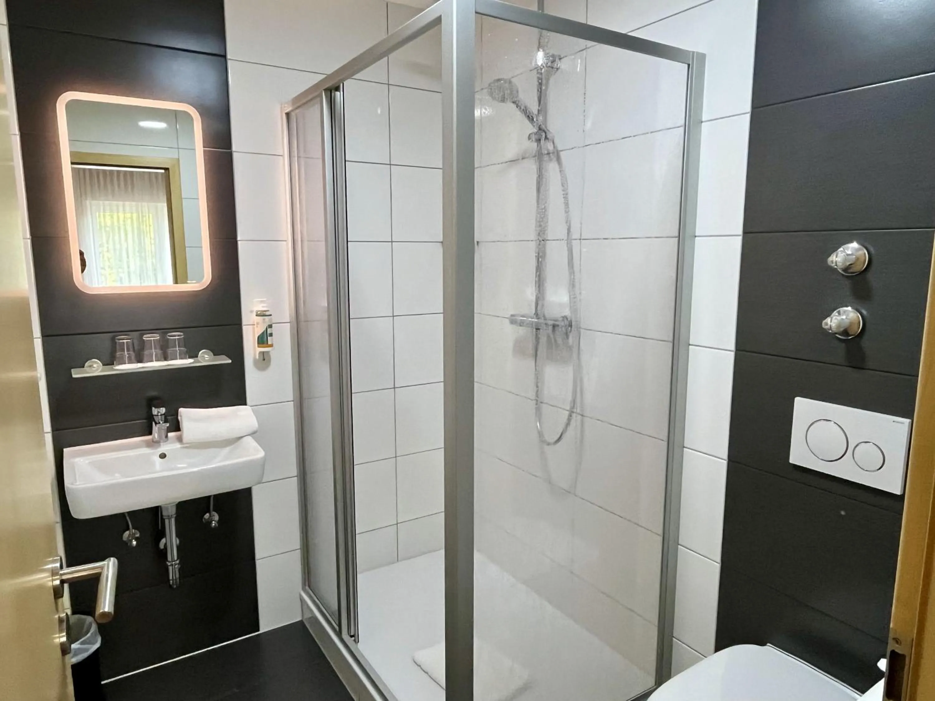 Shower in Hotel am Steinertsee - Kassel-Ost