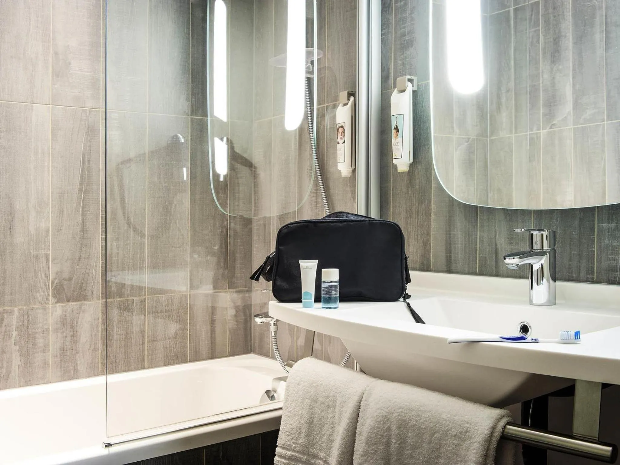 Bedroom in Ibis Orly Chevilly Tram 7