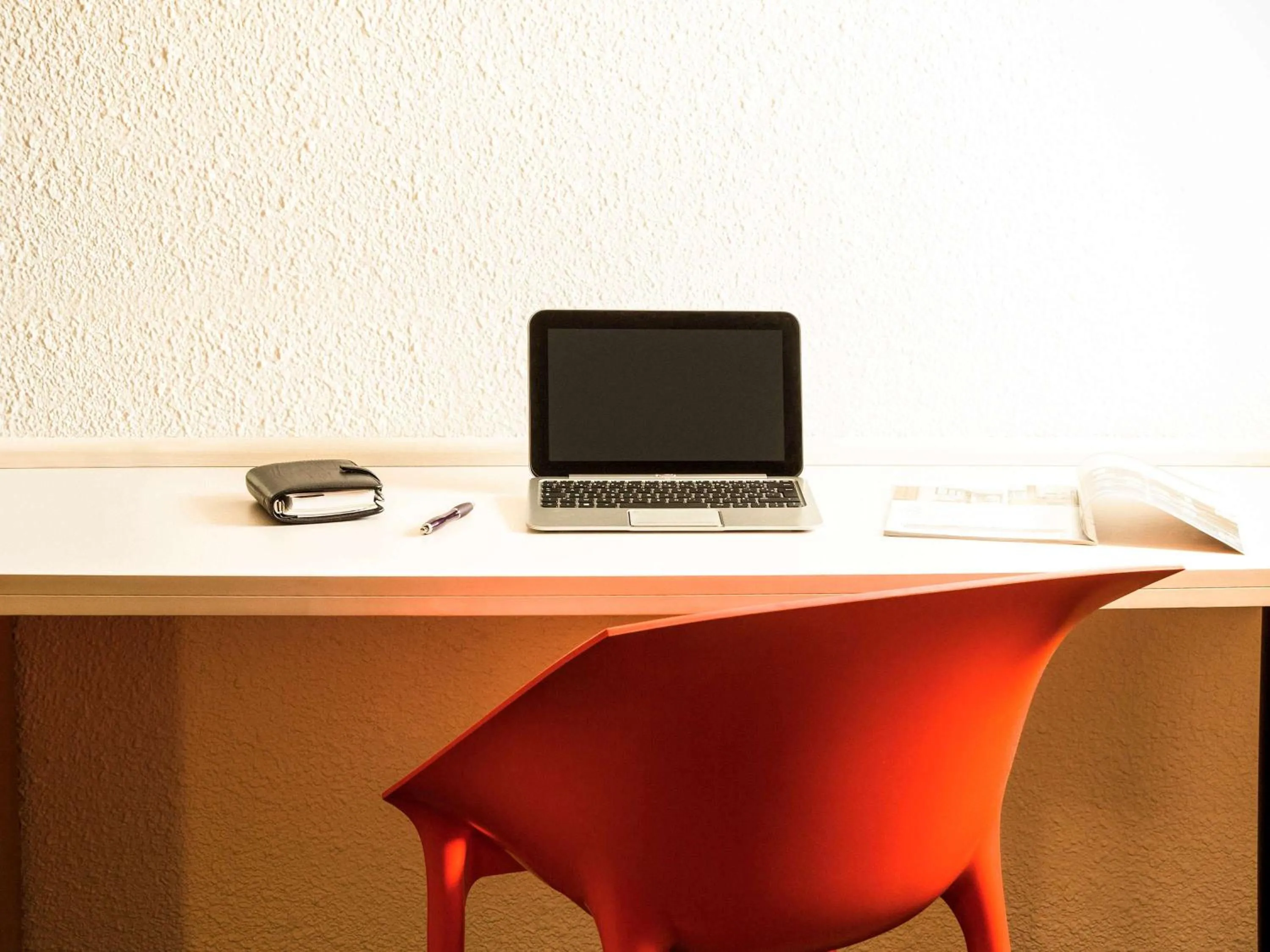 Photo of the whole room in Ibis Orly Chevilly Tram 7