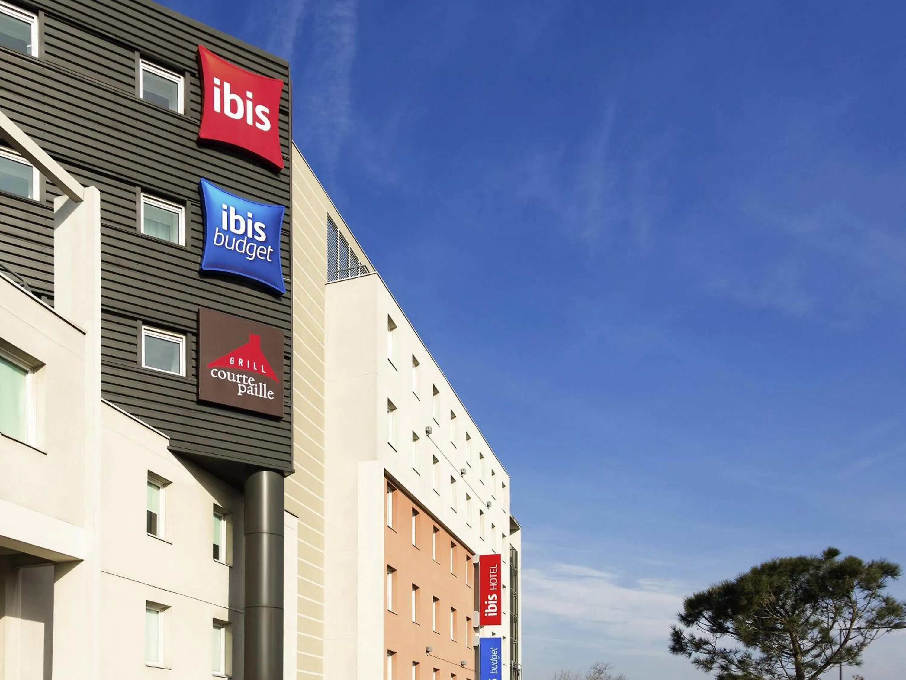 Property building in Ibis Orly Chevilly Tram 7