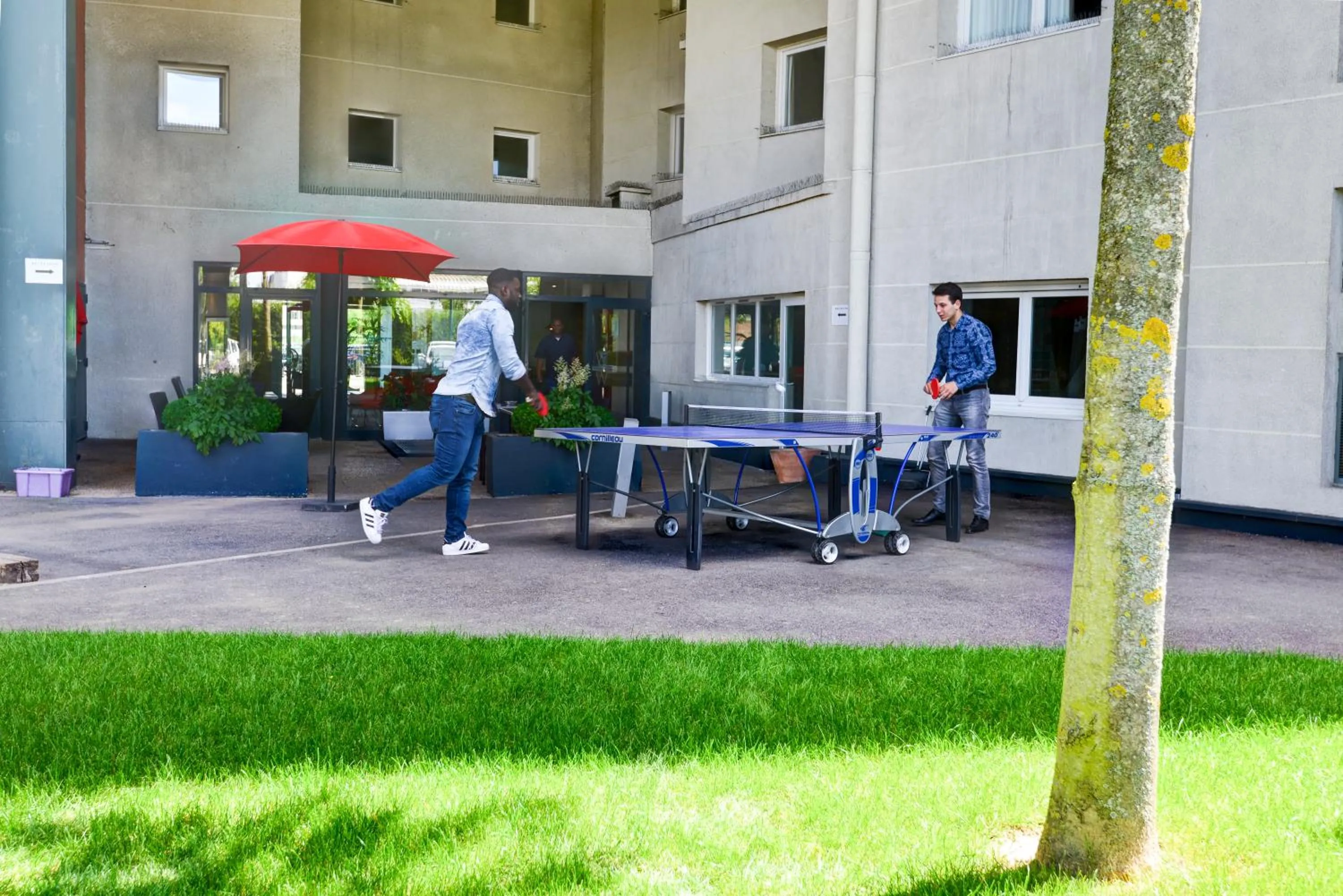 Table tennis in Ibis Orly Chevilly Tram 7