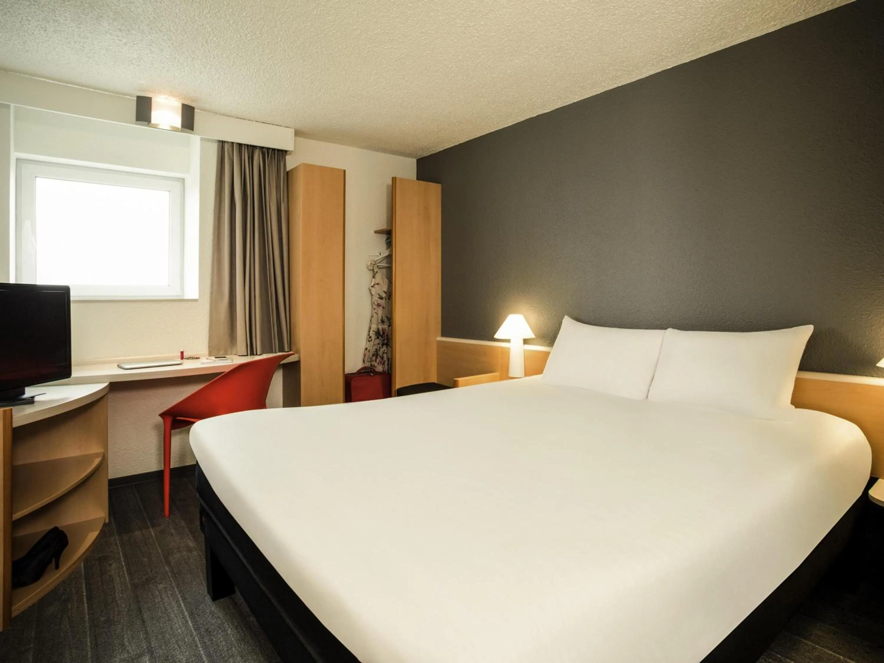 Bedroom, Bed in Ibis Orly Chevilly Tram 7