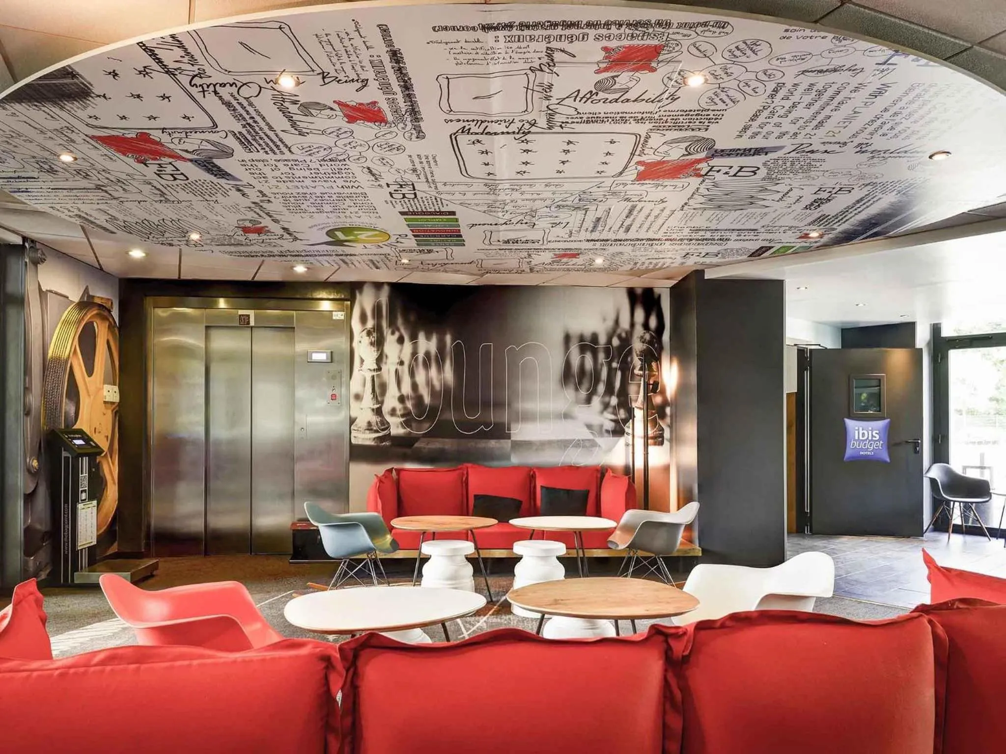 Lounge or bar in Ibis Orly Chevilly Tram 7