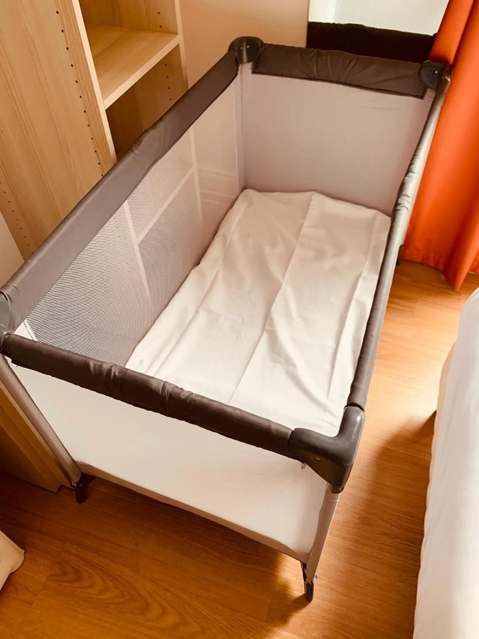 Bed in Hôtel De La Cathédrale