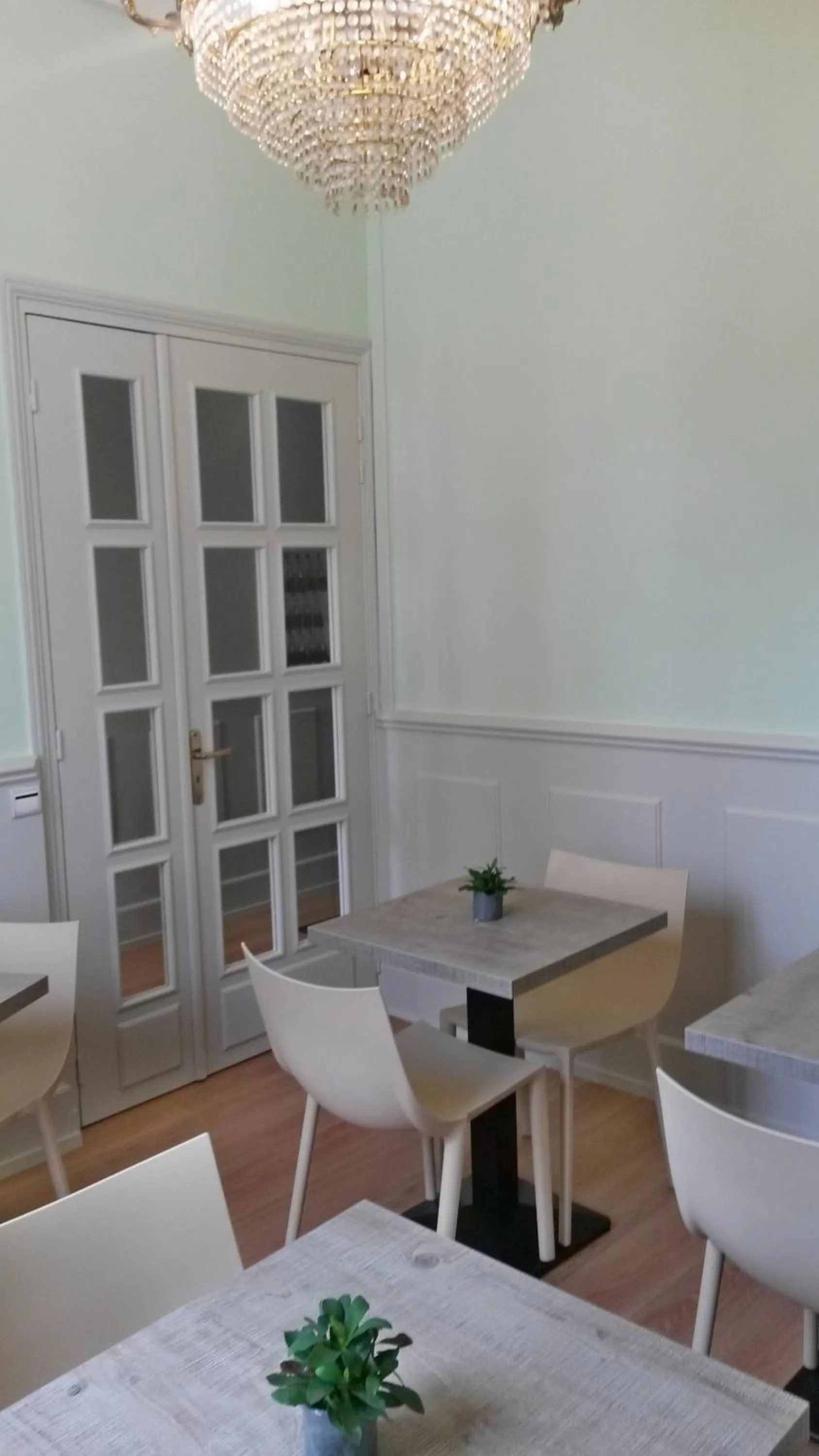 Lounge or bar in Hôtel De La Cathédrale