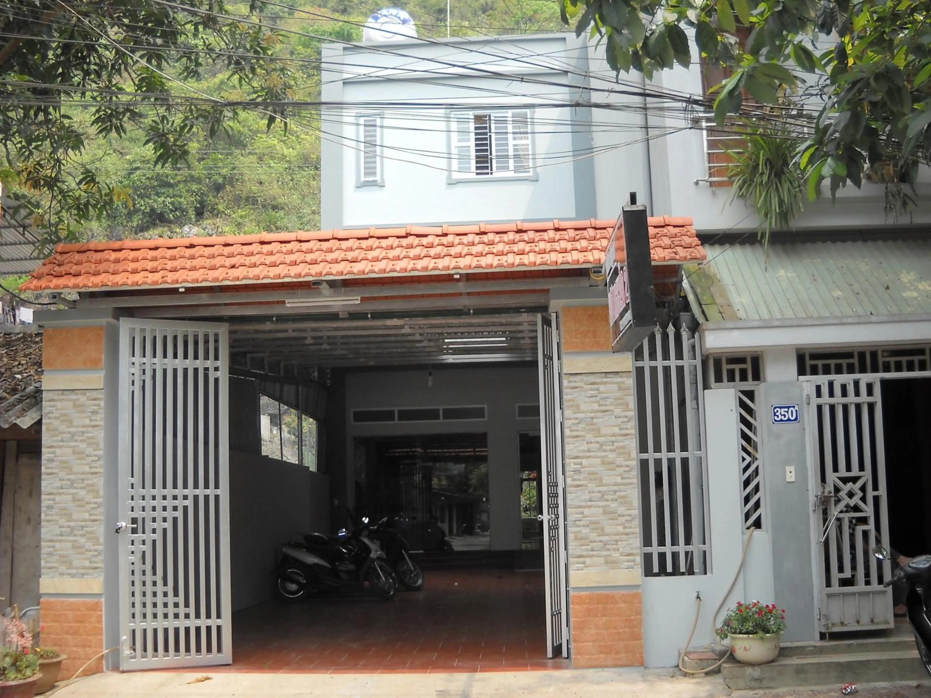 Facade/entrance in Huong Thao 2 Hotel