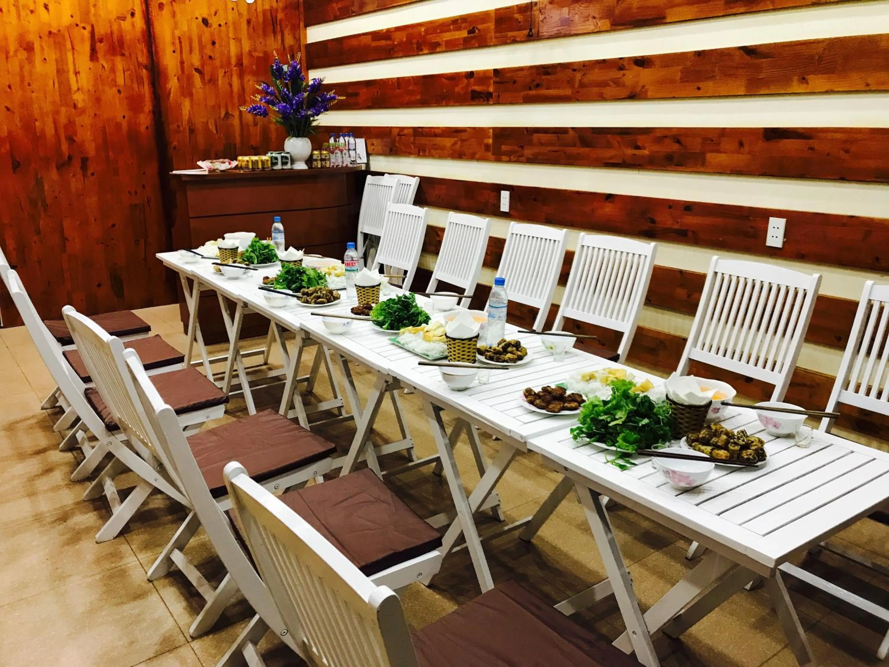 Dining area in Huong Thao 2 Hotel