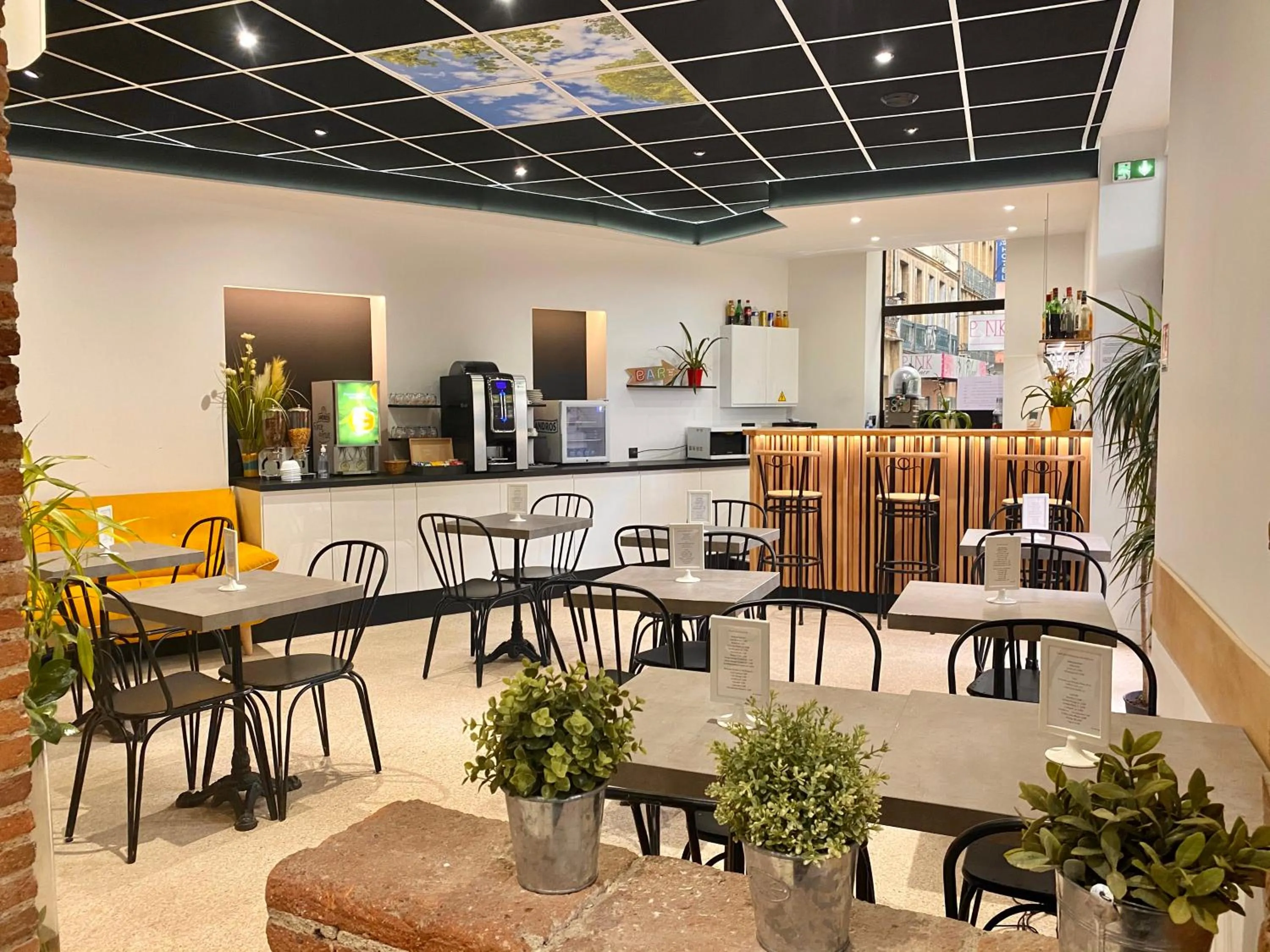 Lounge or bar in Hotel de Bordeaux