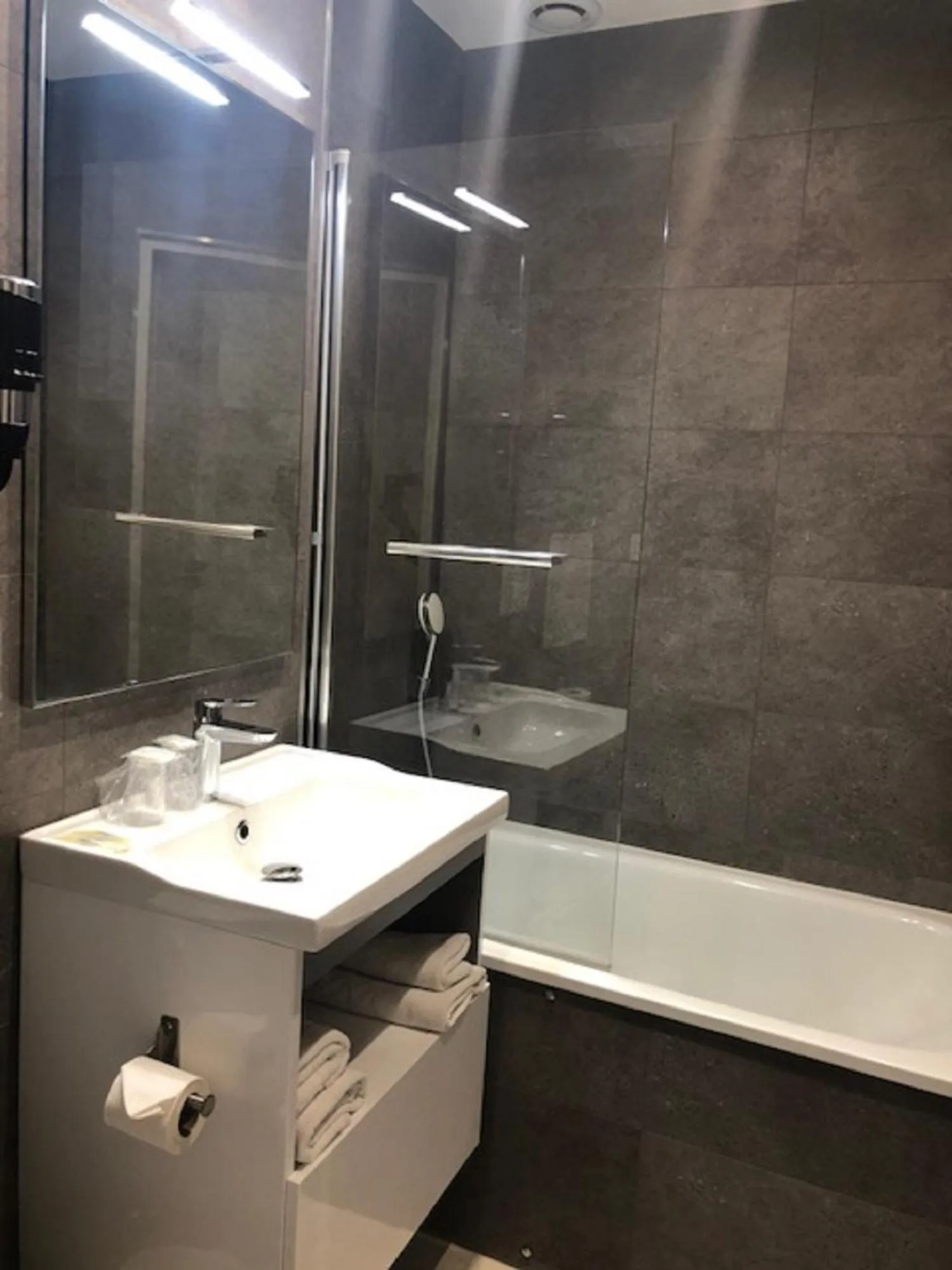 Bathroom in Hotel de Bordeaux