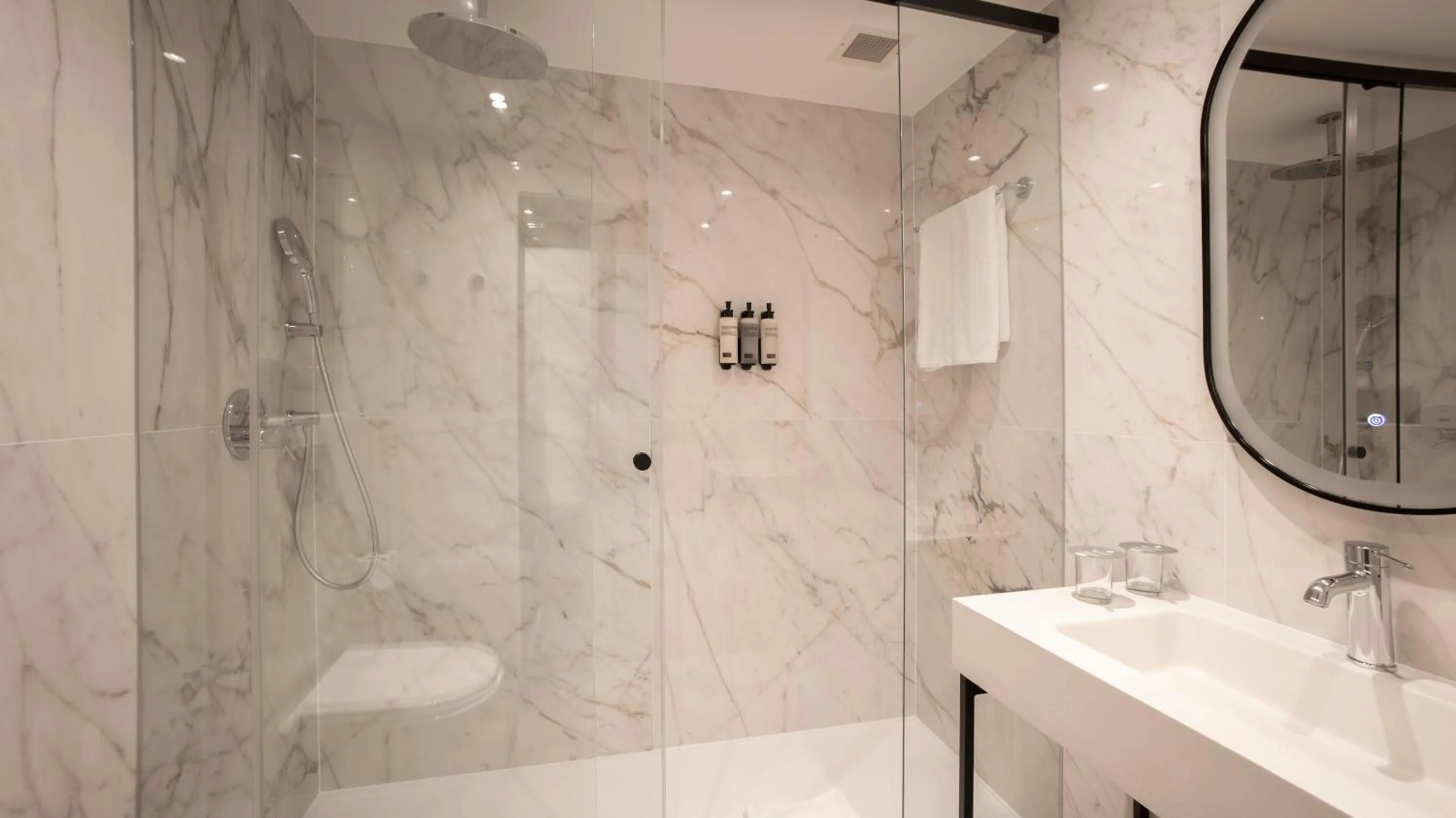 Shower in H10 London Waterloo